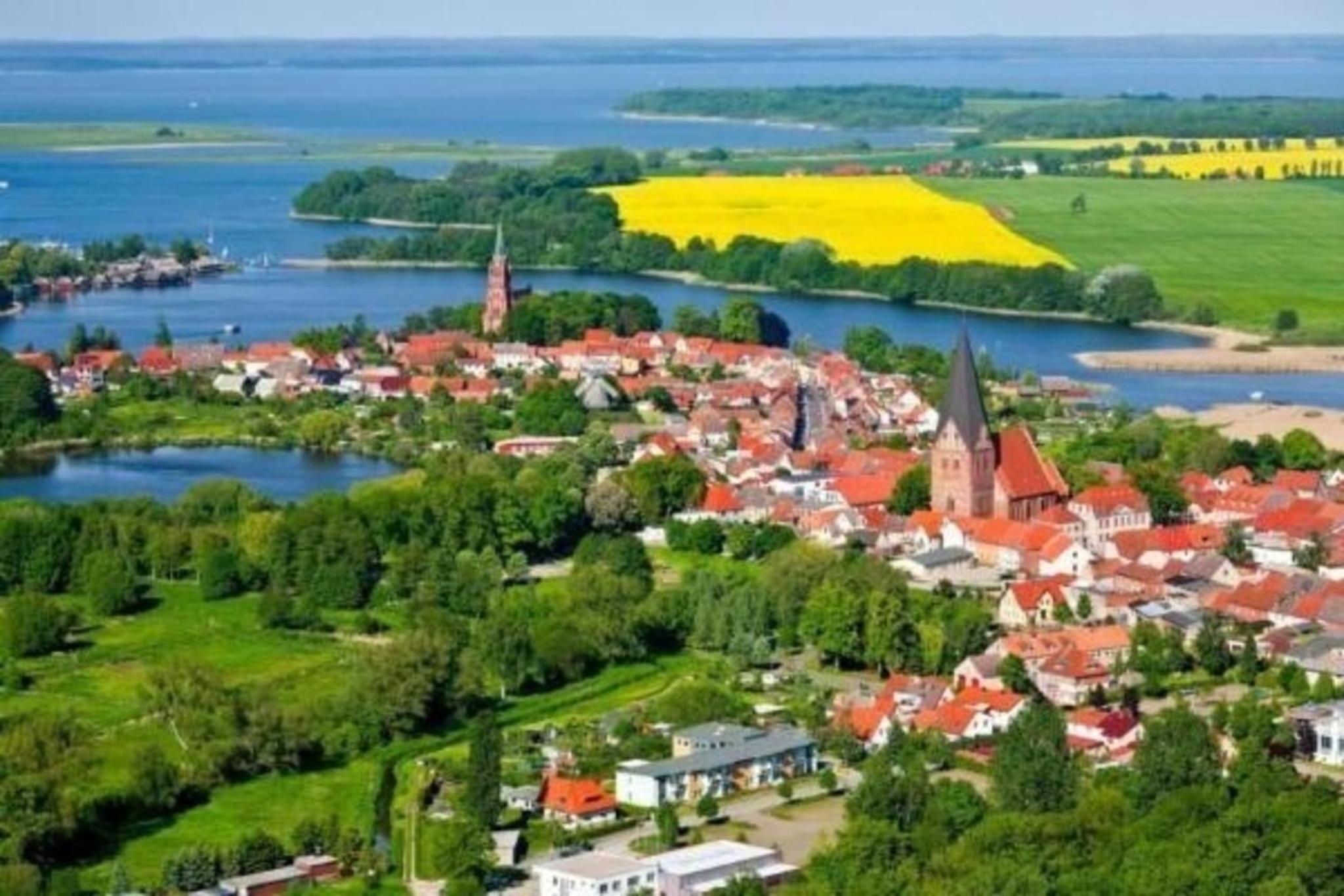 Ferienwohnung in RöbelMüritz mit Grill und Terrasse und Seeblick