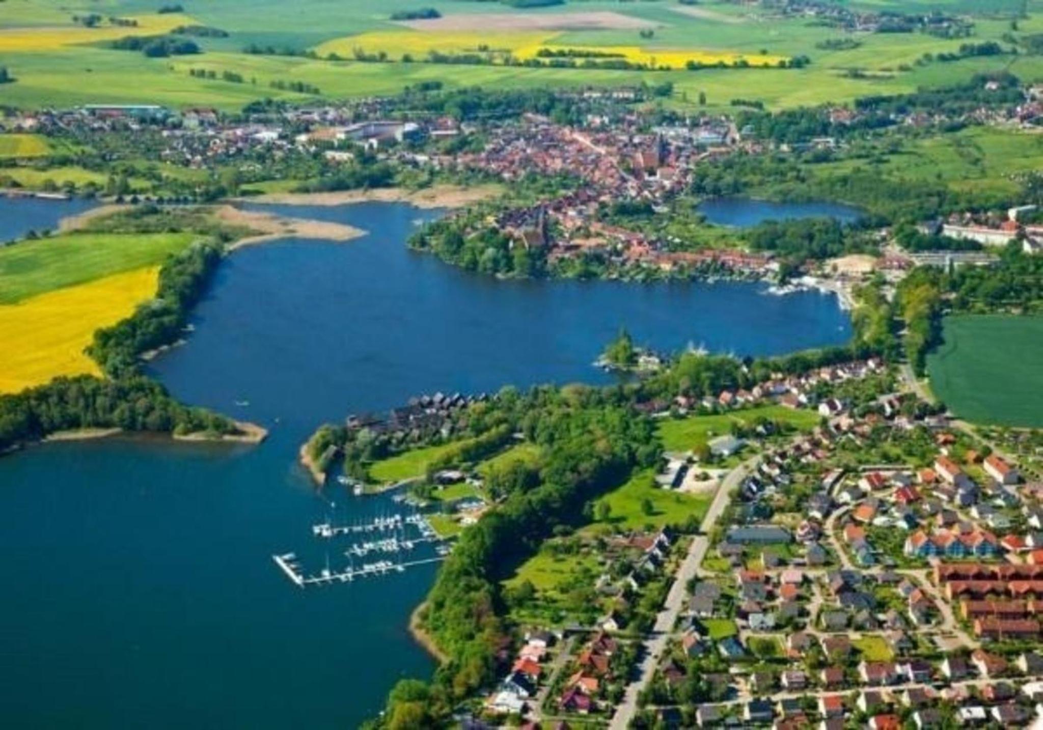 Ferienwohnung in RöbelMüritz mit Grill und Terrasse und Seeblick