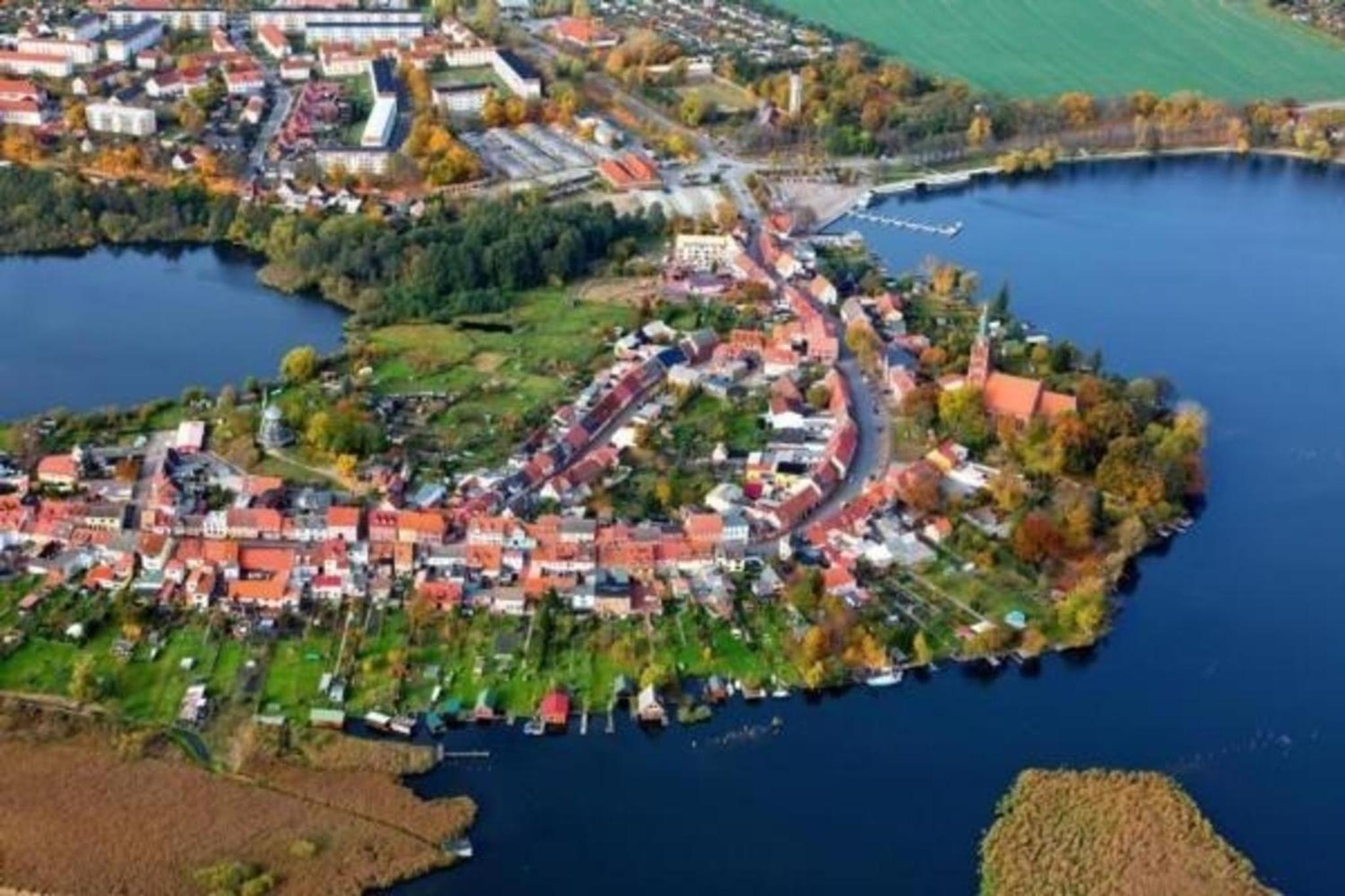Ferienwohnung in RöbelMüritz mit Grill und Terrasse und Seeblick