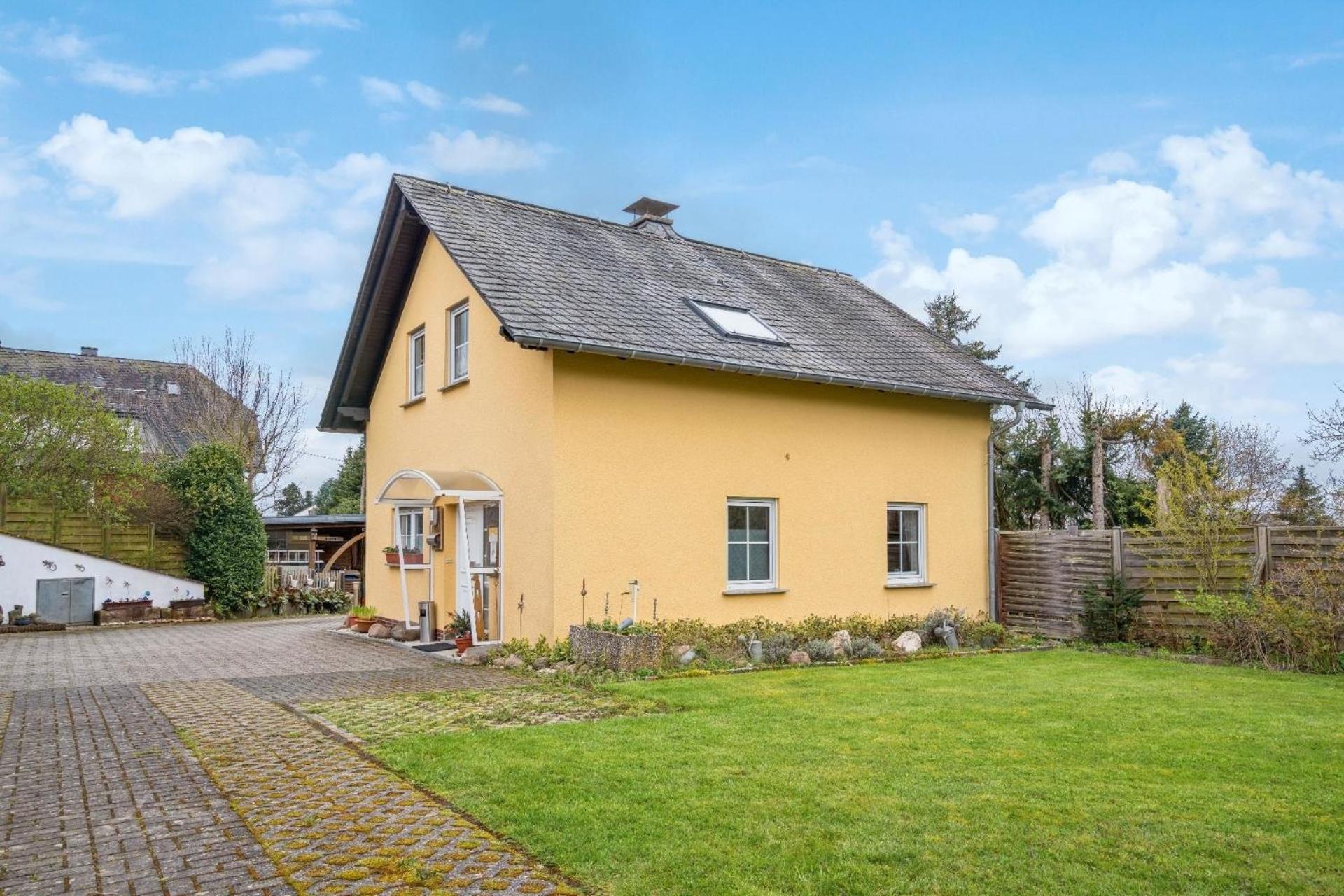 Schönes Appartement in Lutzerath mit Garten, Terrasse und Grill