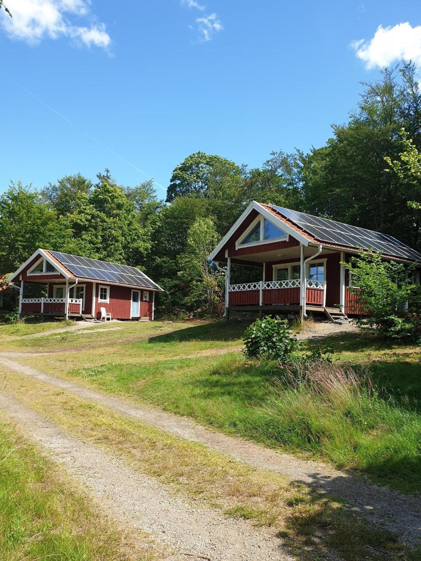 Holzhaus mit überdachter Terrasse view 2