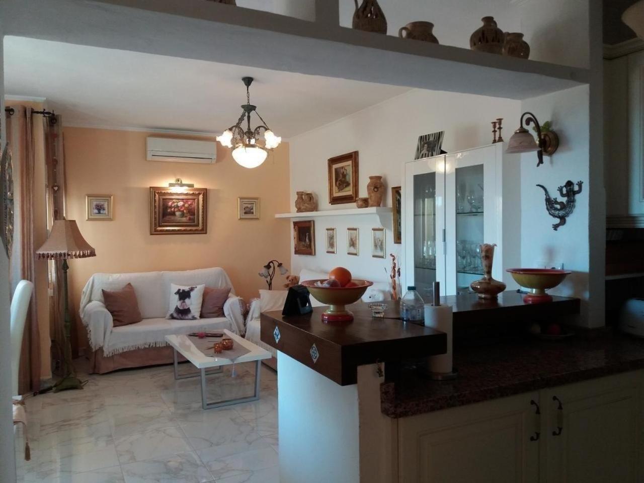 Ferienbungalow mit Pool,Terrasse und Meerblick