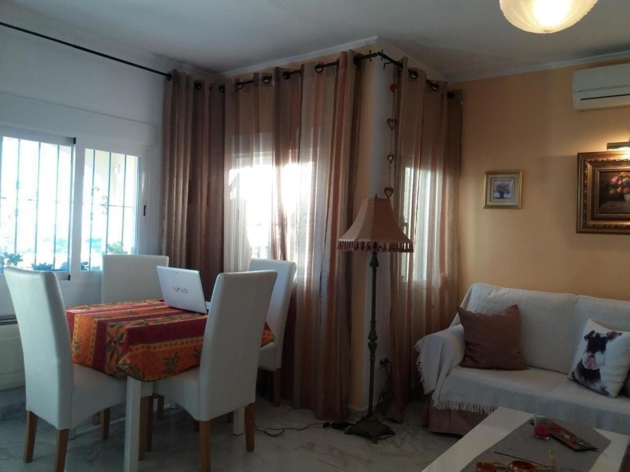 Ferienbungalow mit Pool,Terrasse und Meerblick