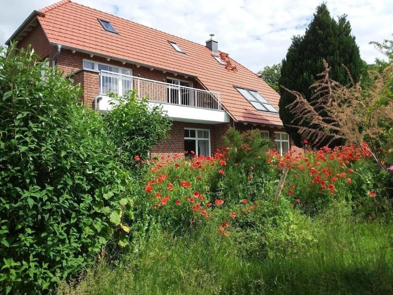 Ruhige FeWo im Grünen mit Balkon, Terrasse und großem Garten