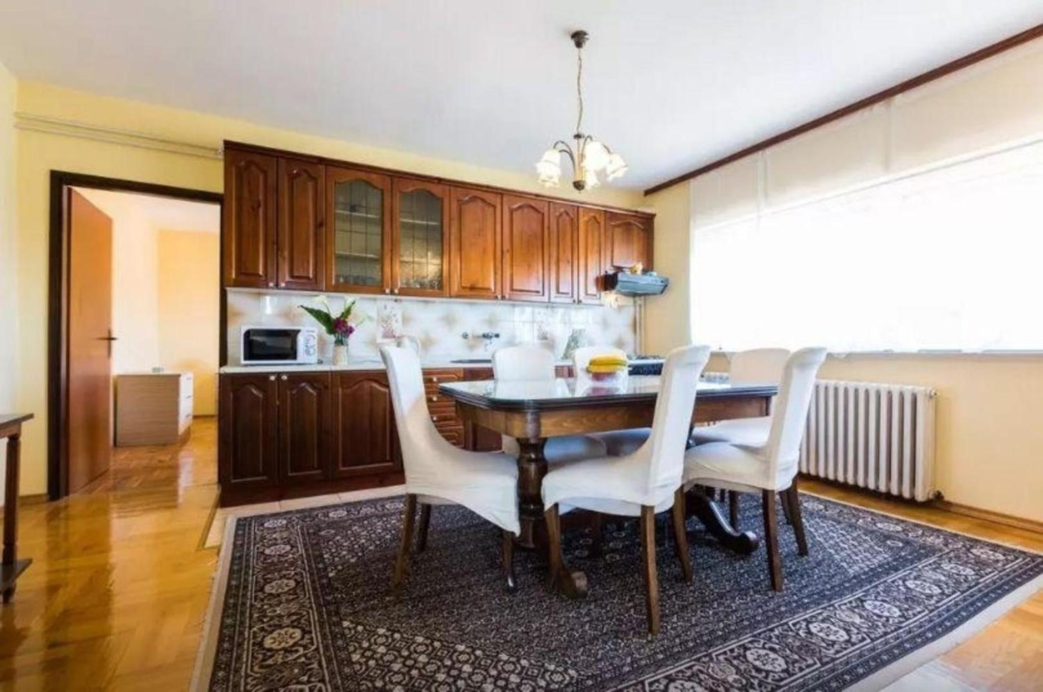 Modernes Appartement mit Balkon
