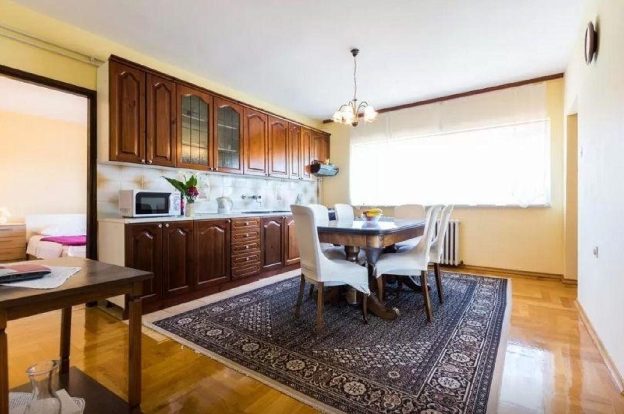 Modernes Appartement mit Balkon