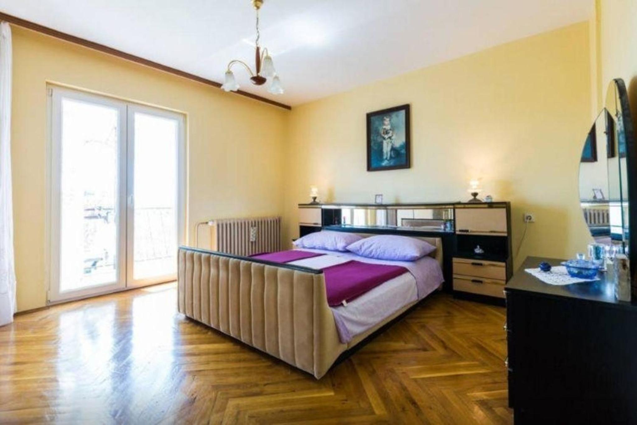 Modernes Appartement mit Balkon