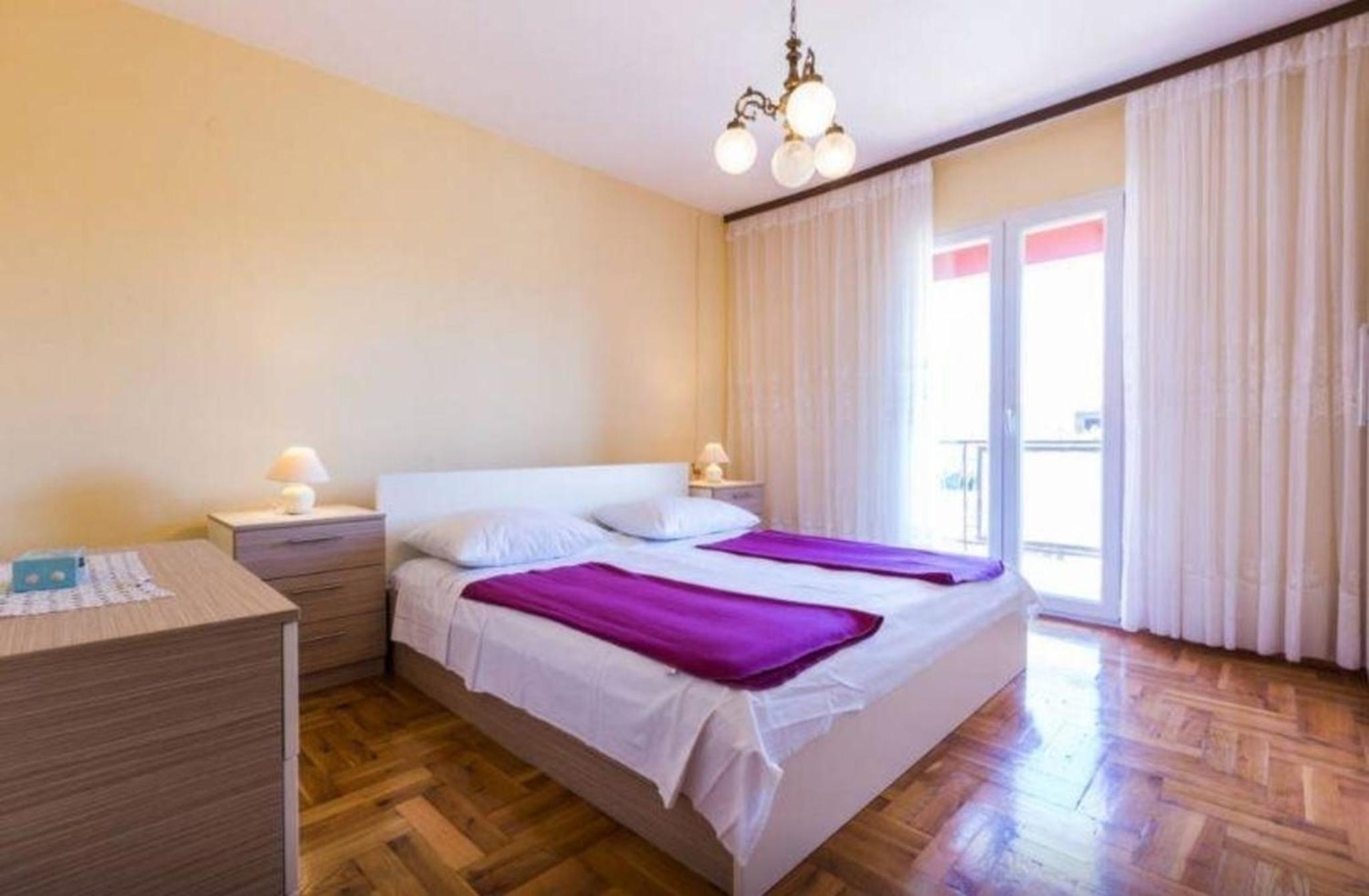 Modernes Appartement mit Balkon