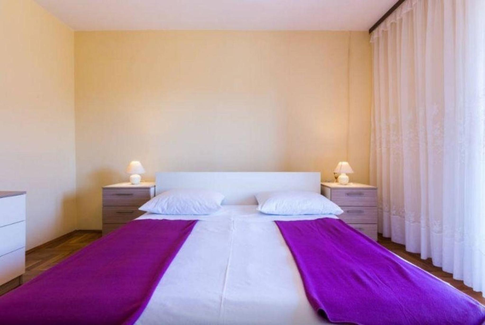Modernes Appartement mit Balkon
