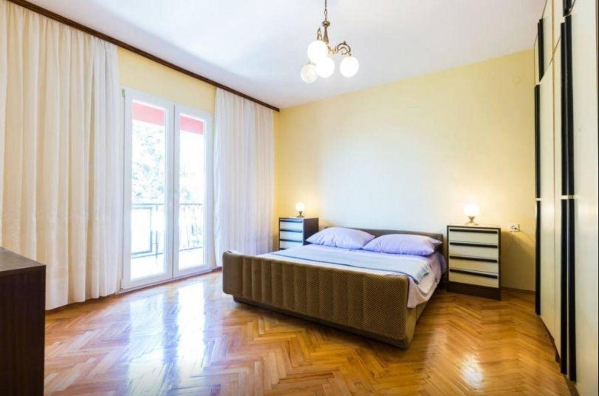 Modernes Appartement mit Balkon
