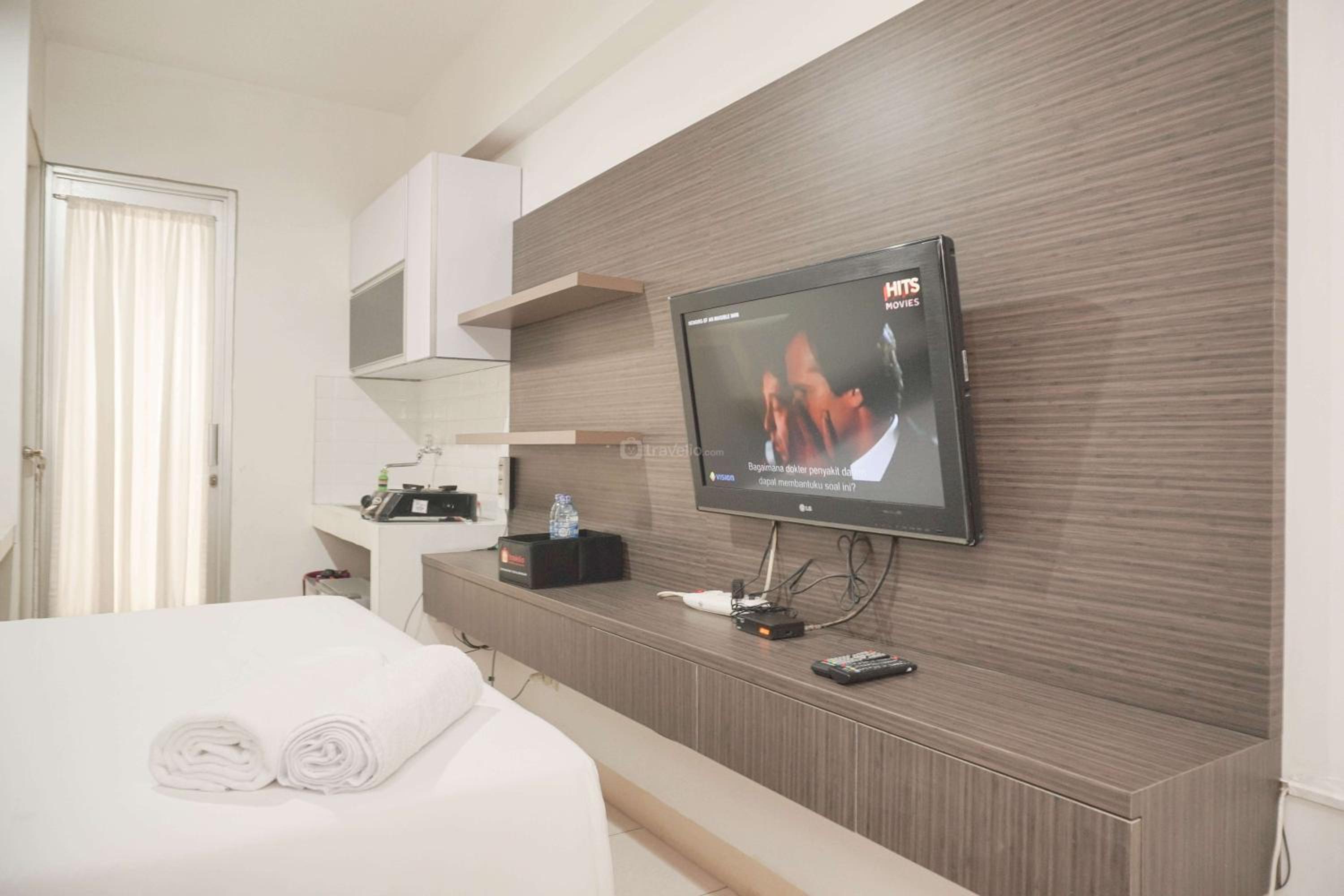 Cozy Living Studio at Green Bay Pluit Apartment By Travelio