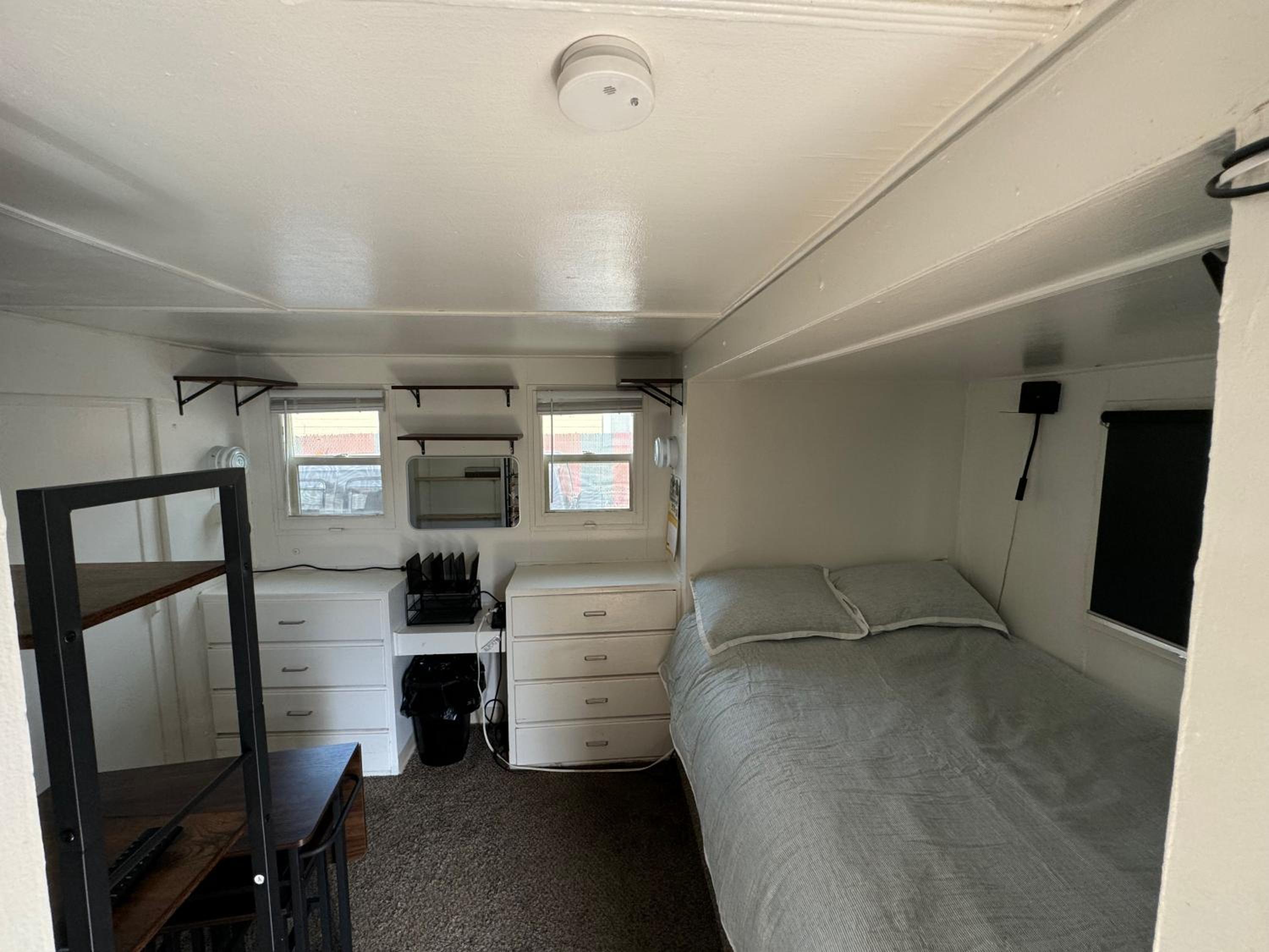Midtown Charm: 1BR Urban Pad view 4
