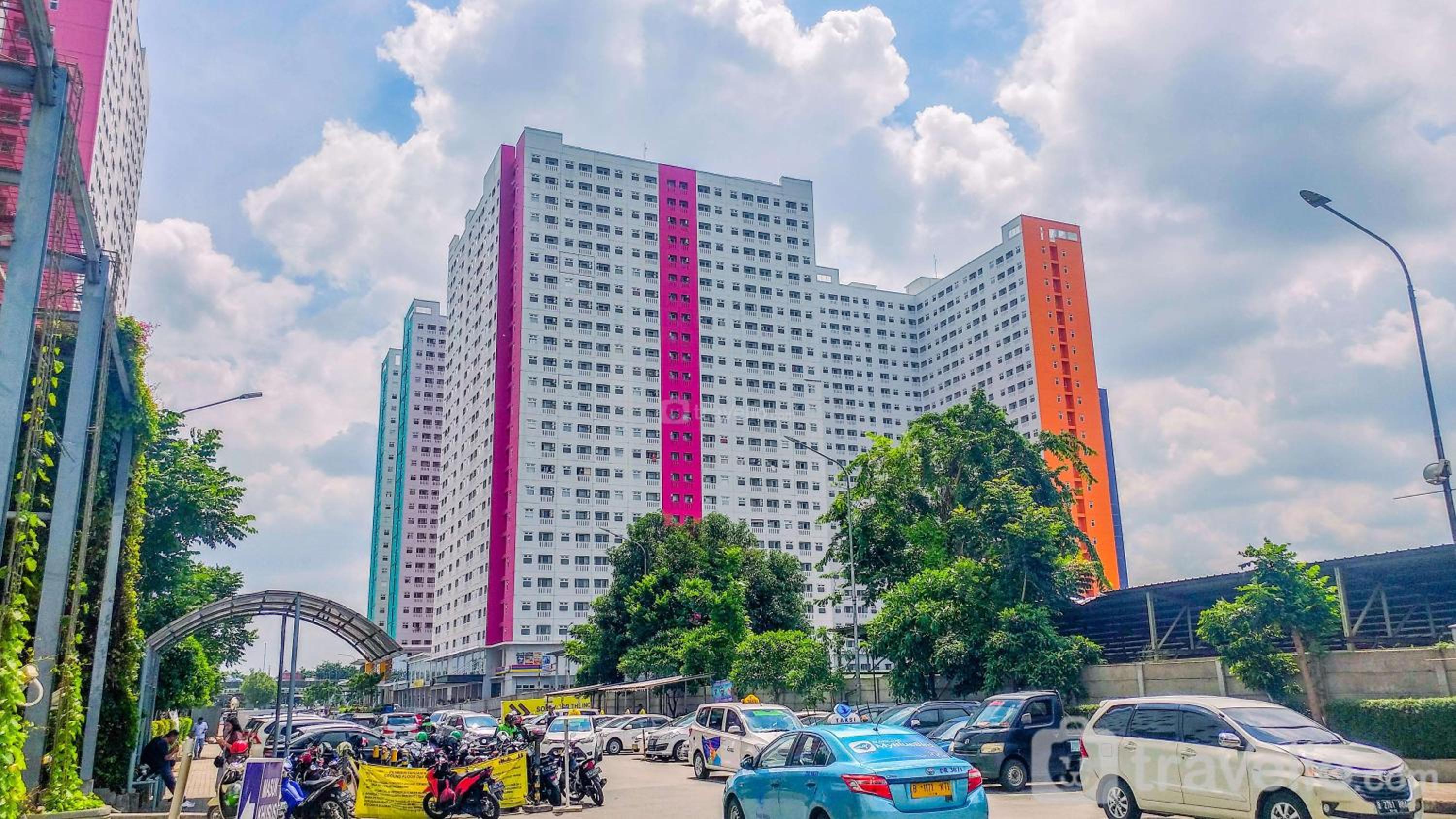 Nice and Comfy Studio at Green Pramuka City Apartment By Travelio