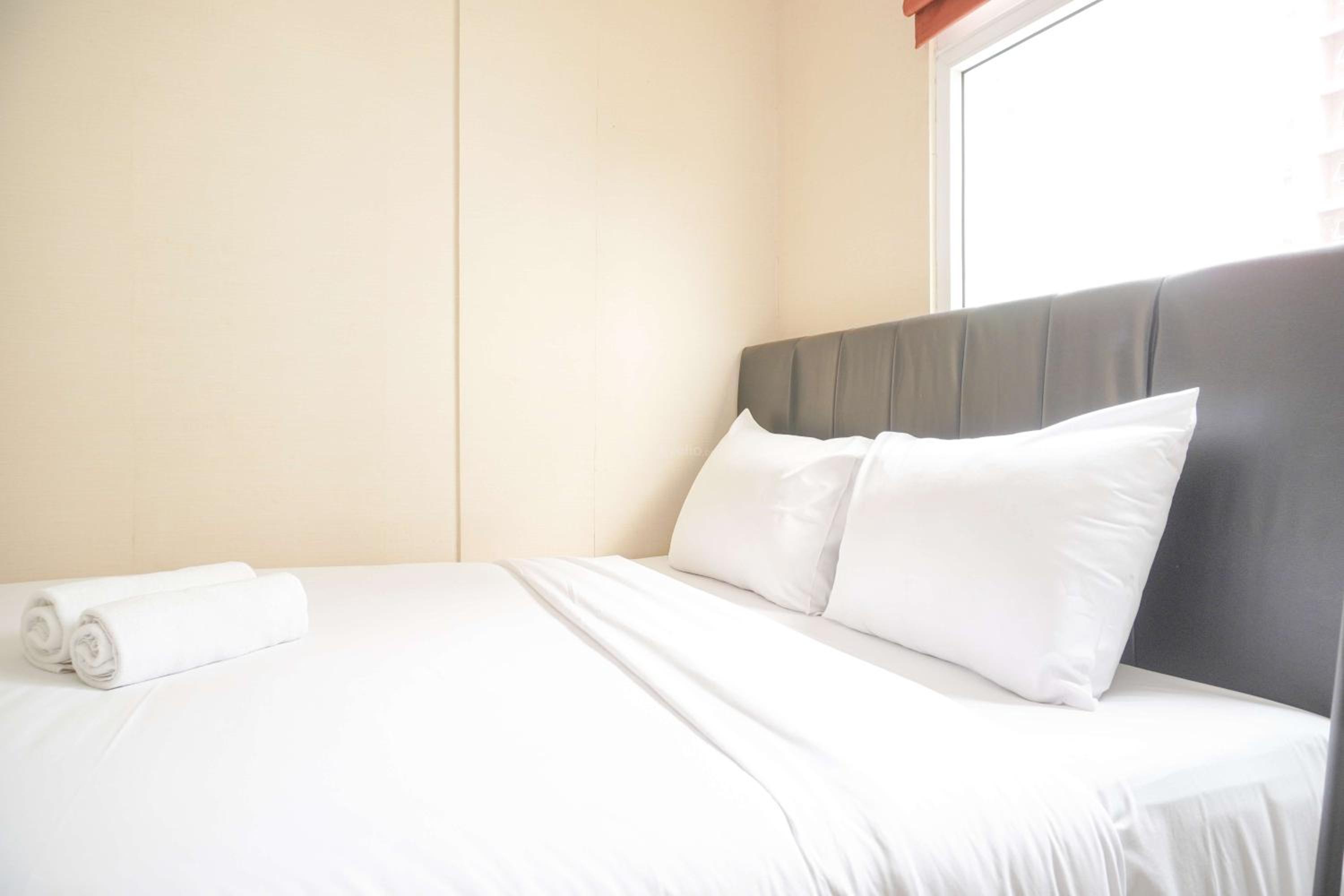 Modern and Classic 2BR at Green Pramuka City Apartment By Travelio view 3