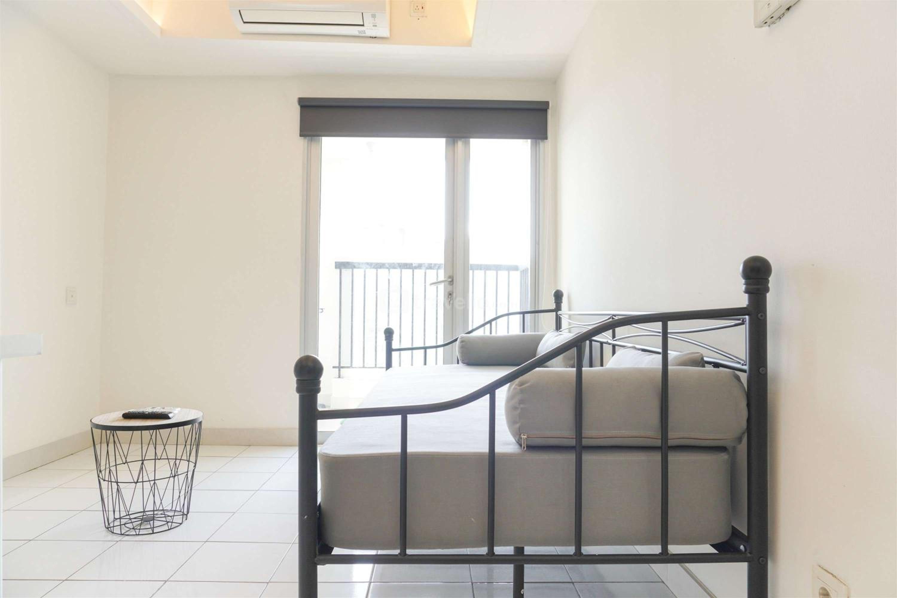 Brand New and Simply 1BR at The Wave Kuningan Apartment By Travelio view 5