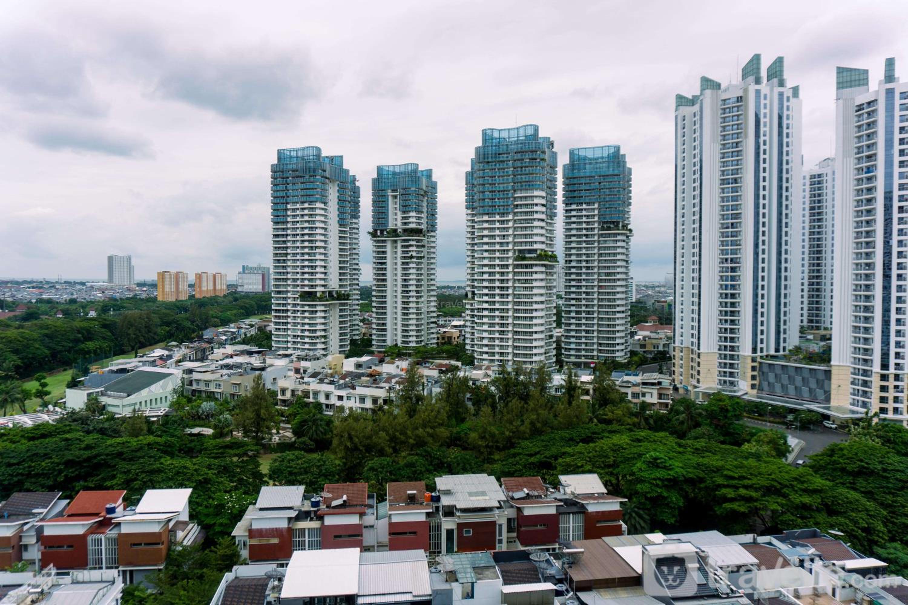 Great Deal 2BR Apartment Springhill Terrace Residence By Travelio