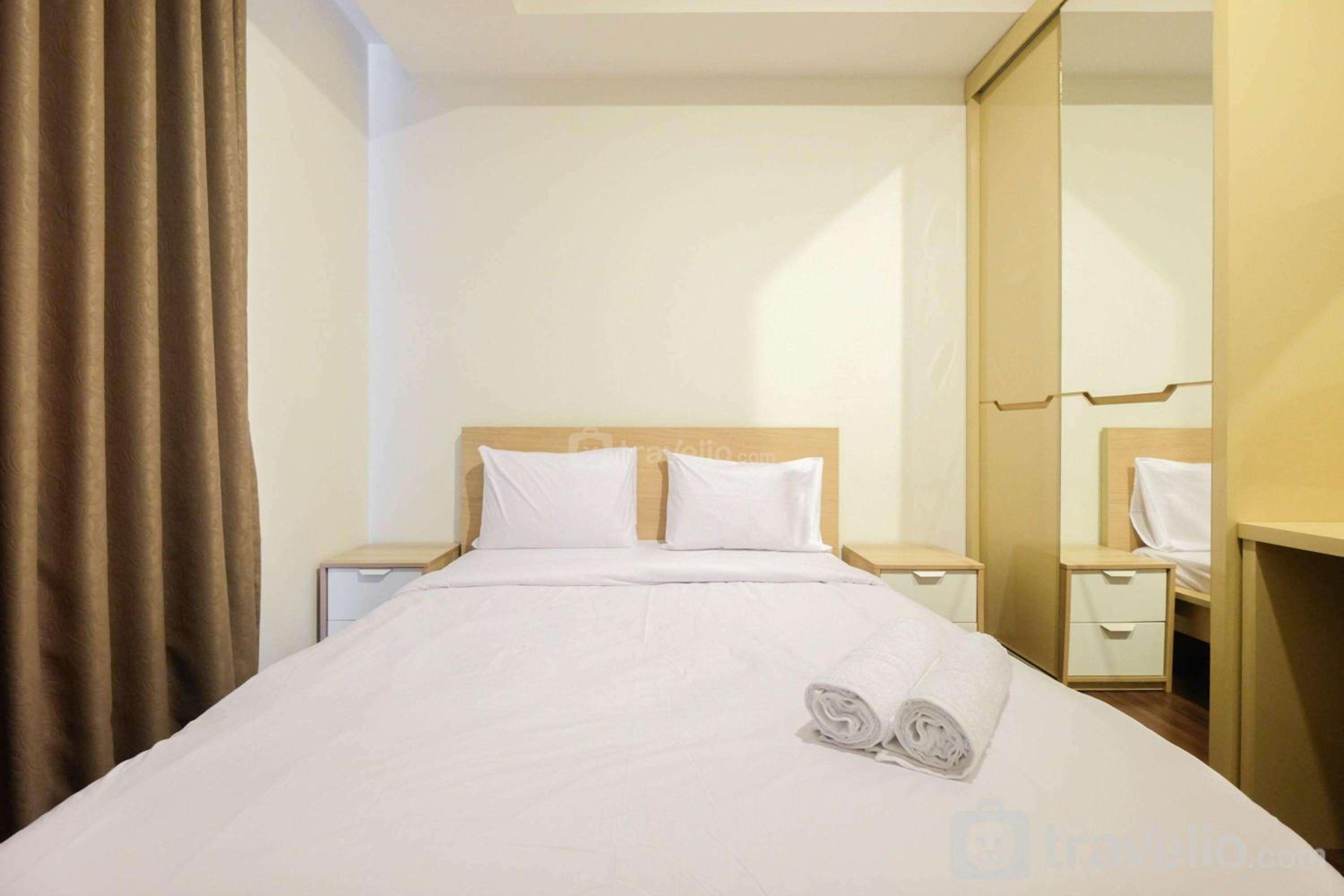 Modern 2BR at The Kensington Royal Suites Apartment By Travelio view 4