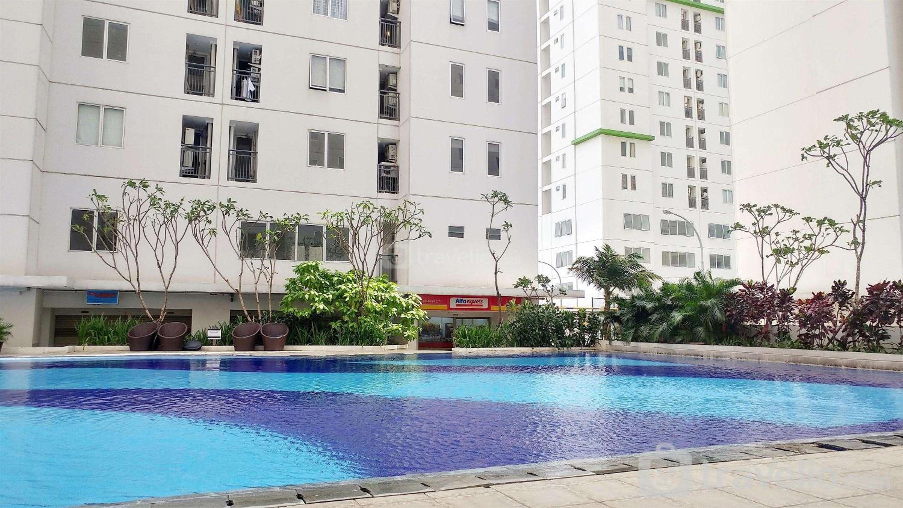 Cozy and Nice 1BR Bassura City Apartment By Travelio