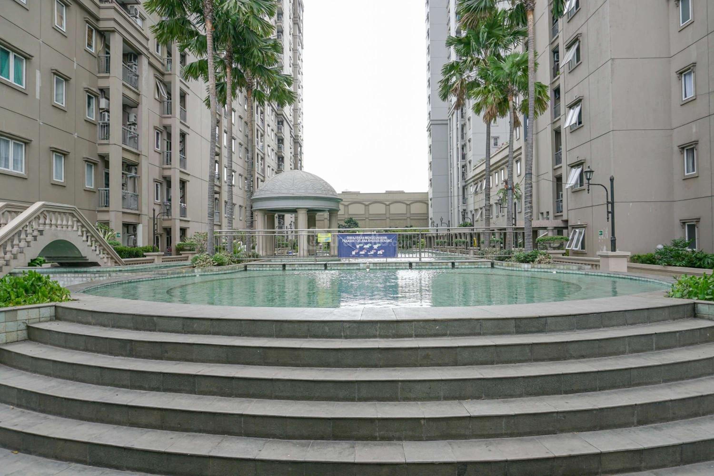 Homey Studio (No Kitchen) at Grand Palace Kemayoran Apartment By Travelio