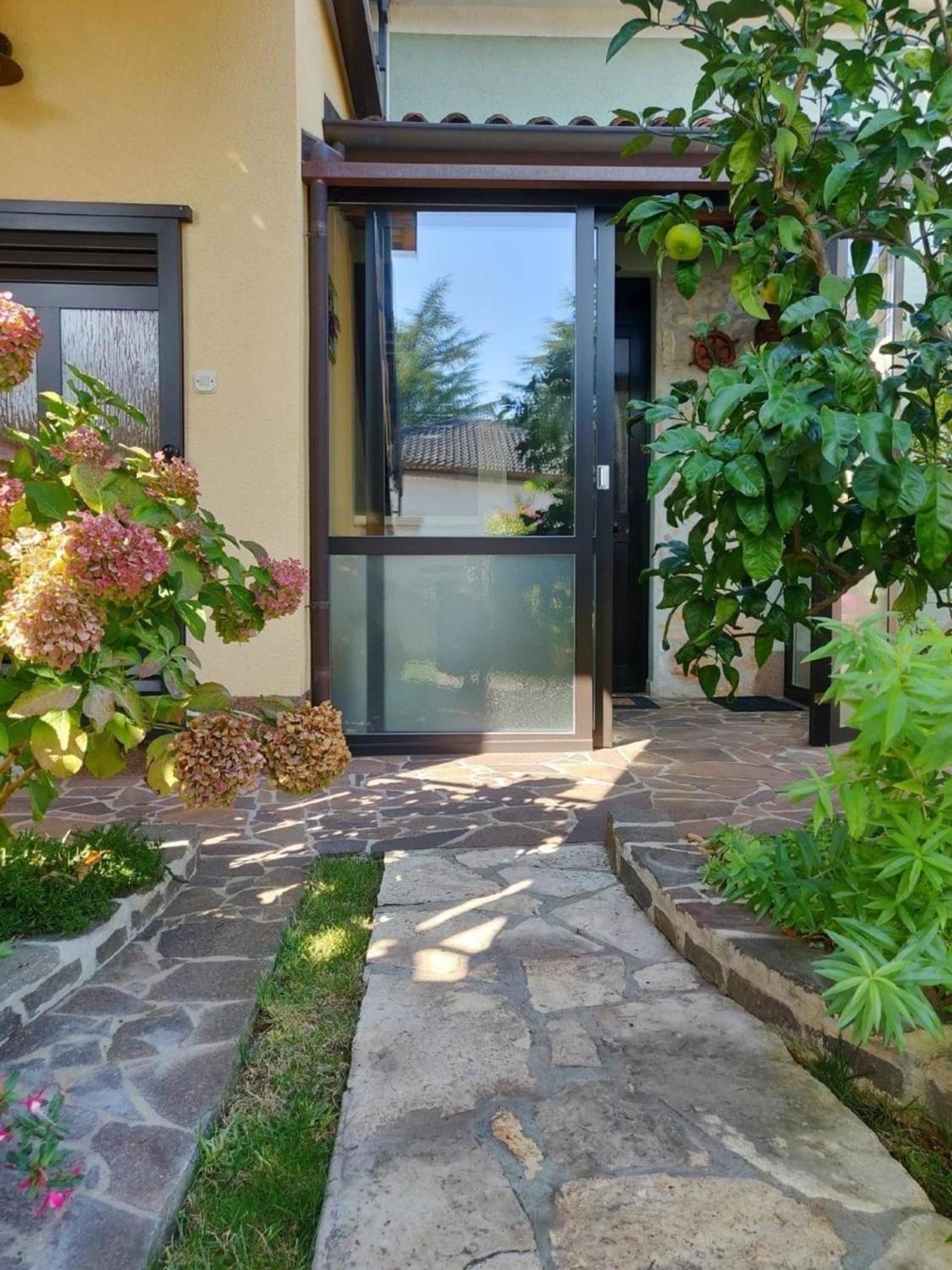 Tolles Appartement in Umag mit Grill, Terrasse und Garten