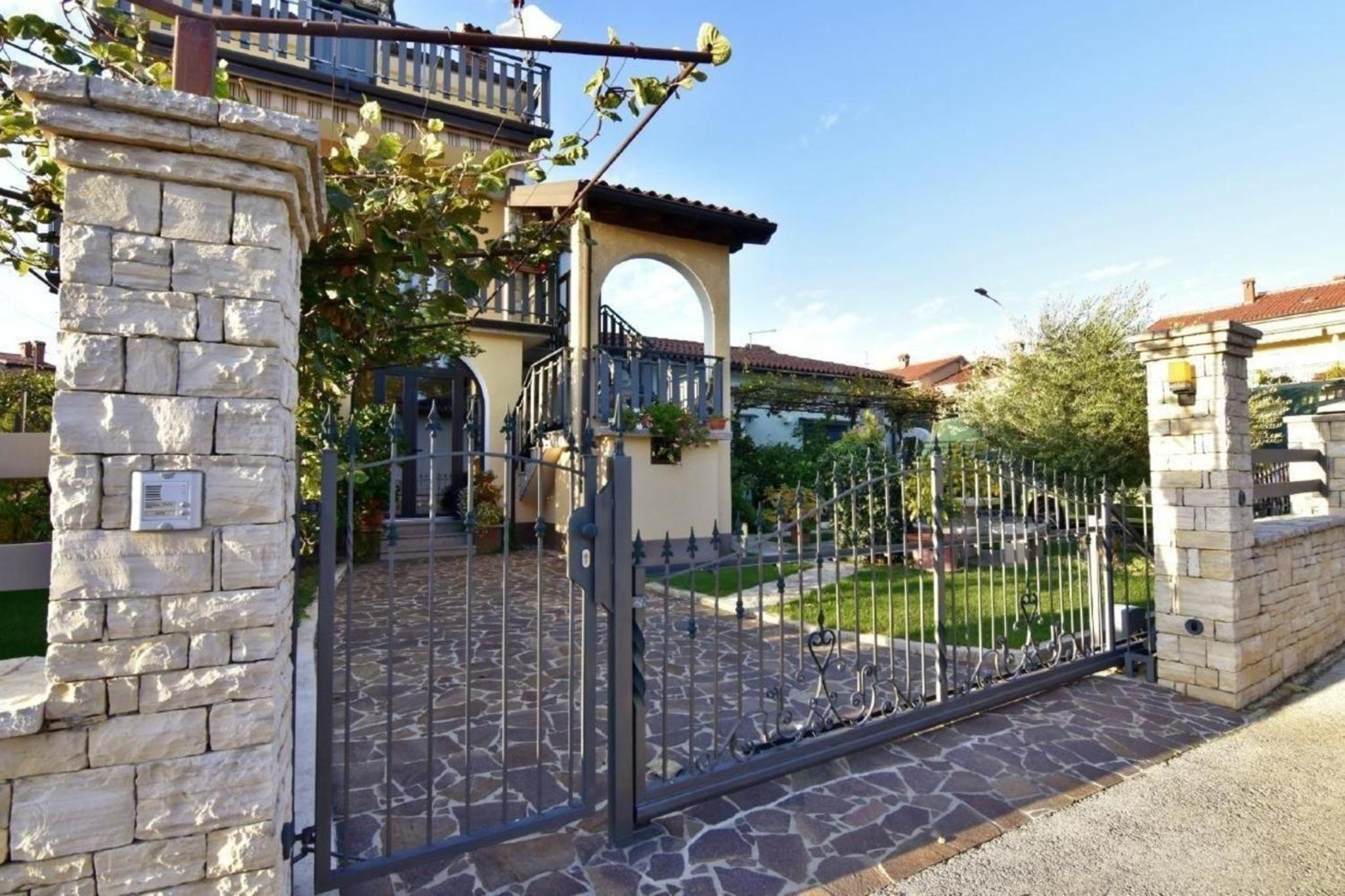 Tolles Appartement in Umag mit Grill, Terrasse und Garten