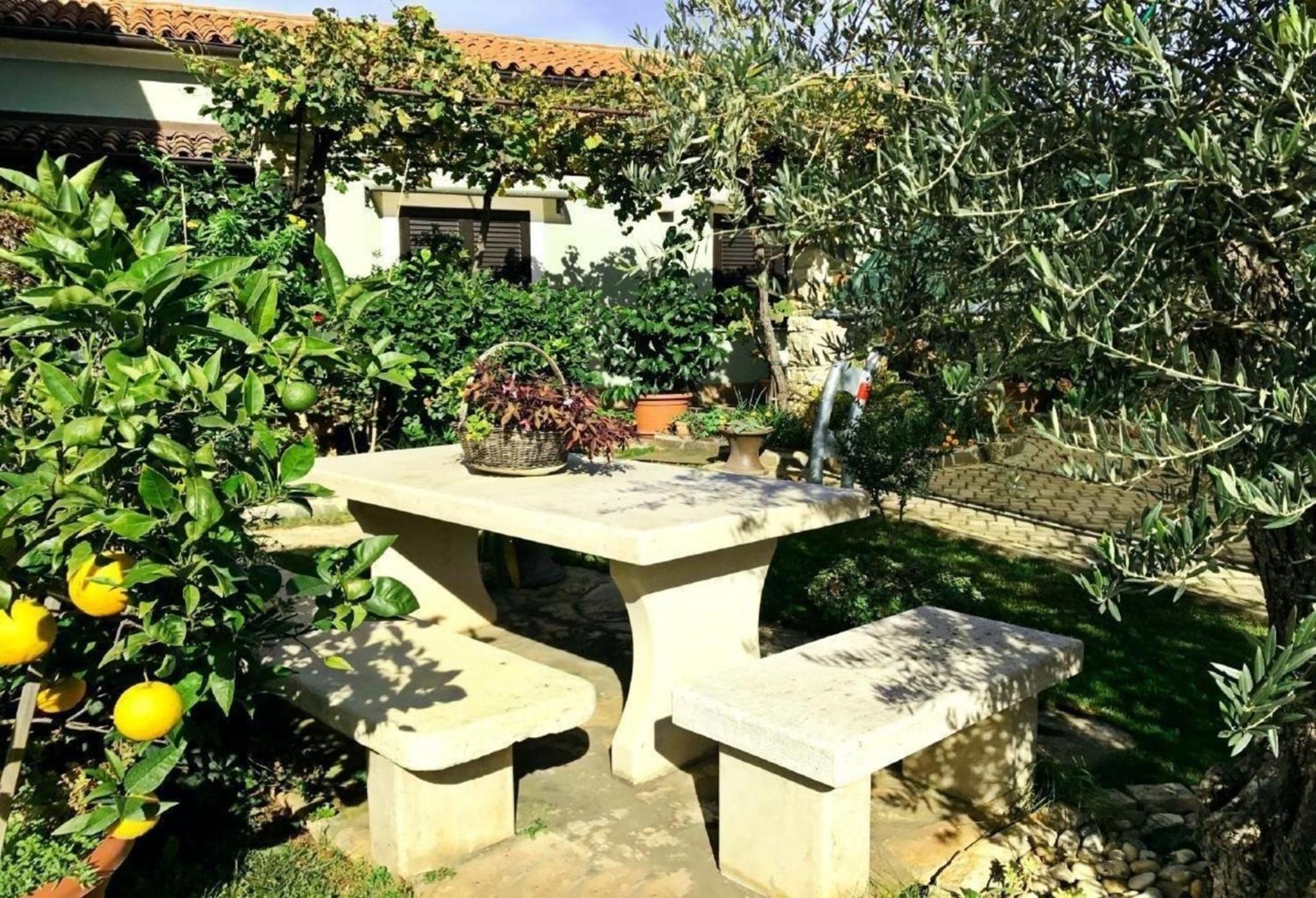 Tolles Appartement in Umag mit Grill, Terrasse und Garten