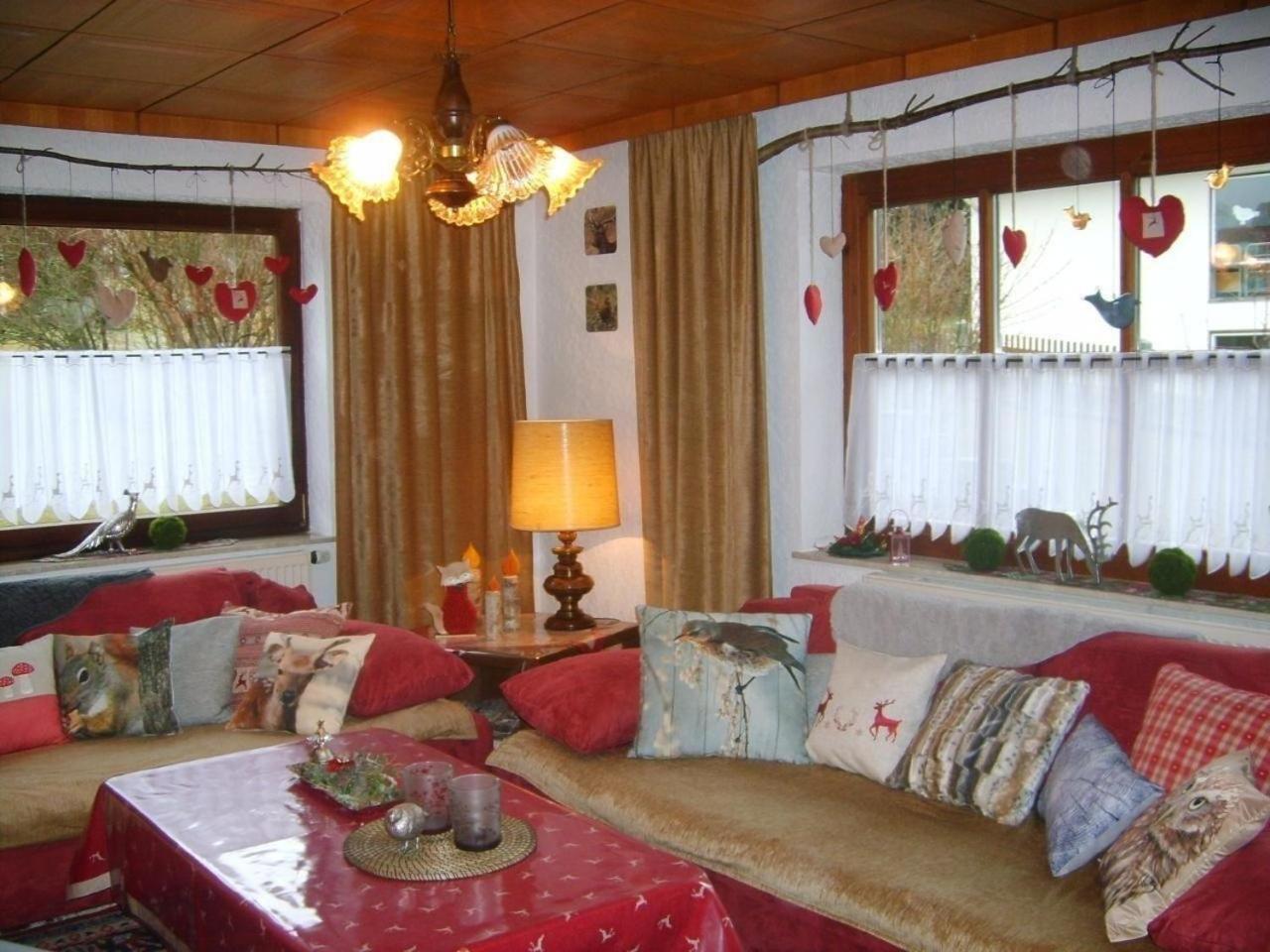 Geräumiges Ferienhaus in Rittsteig mit Terrasse, Garten und Grill