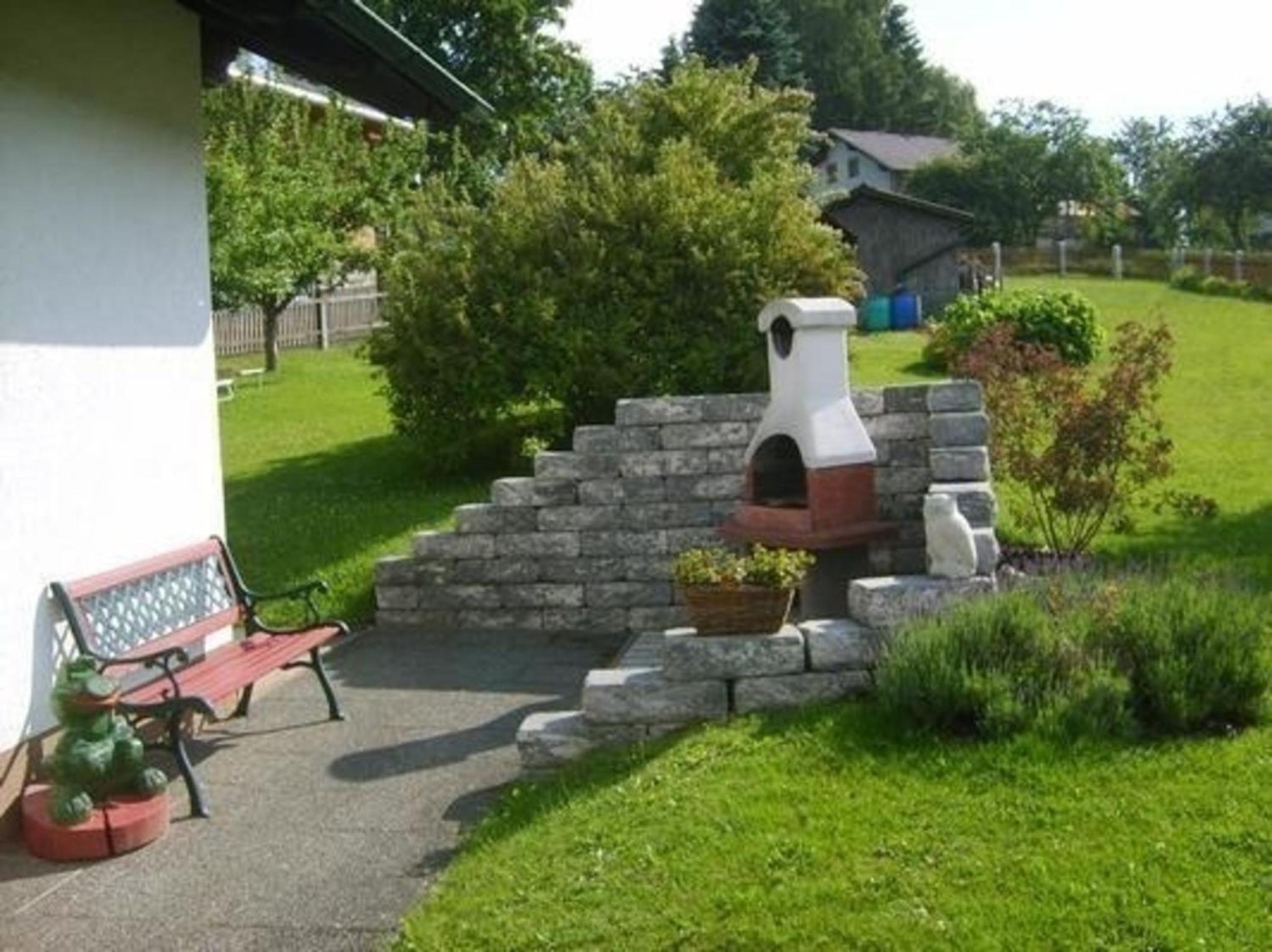 Geräumiges Ferienhaus in Rittsteig mit Terrasse, Garten und Grill