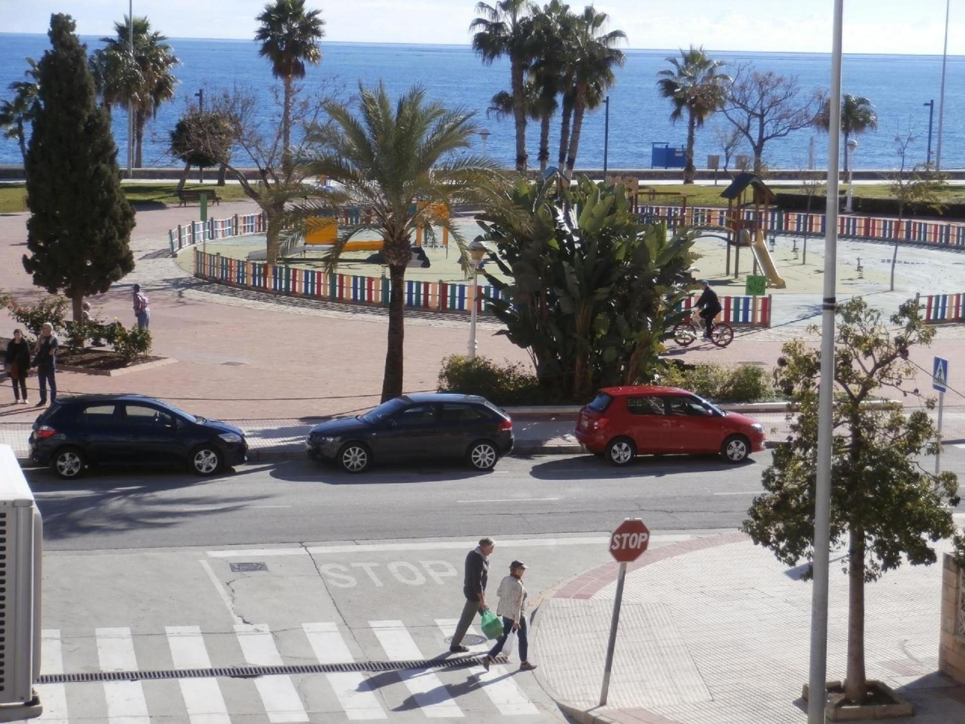 Ferienwohnung in erster Strandlinie, mit Balkon, Dachterrasse und Gemeinschaftspool