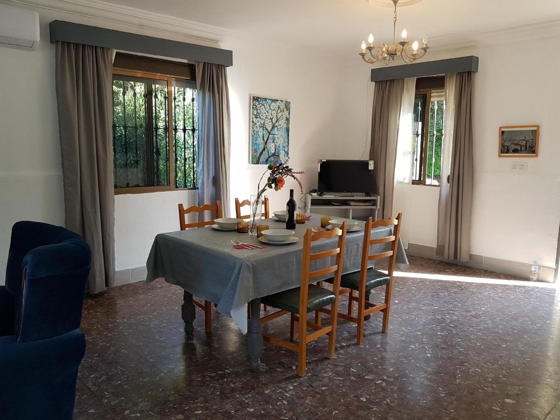 Ferienhaus in Ubrique mit Großem Pool