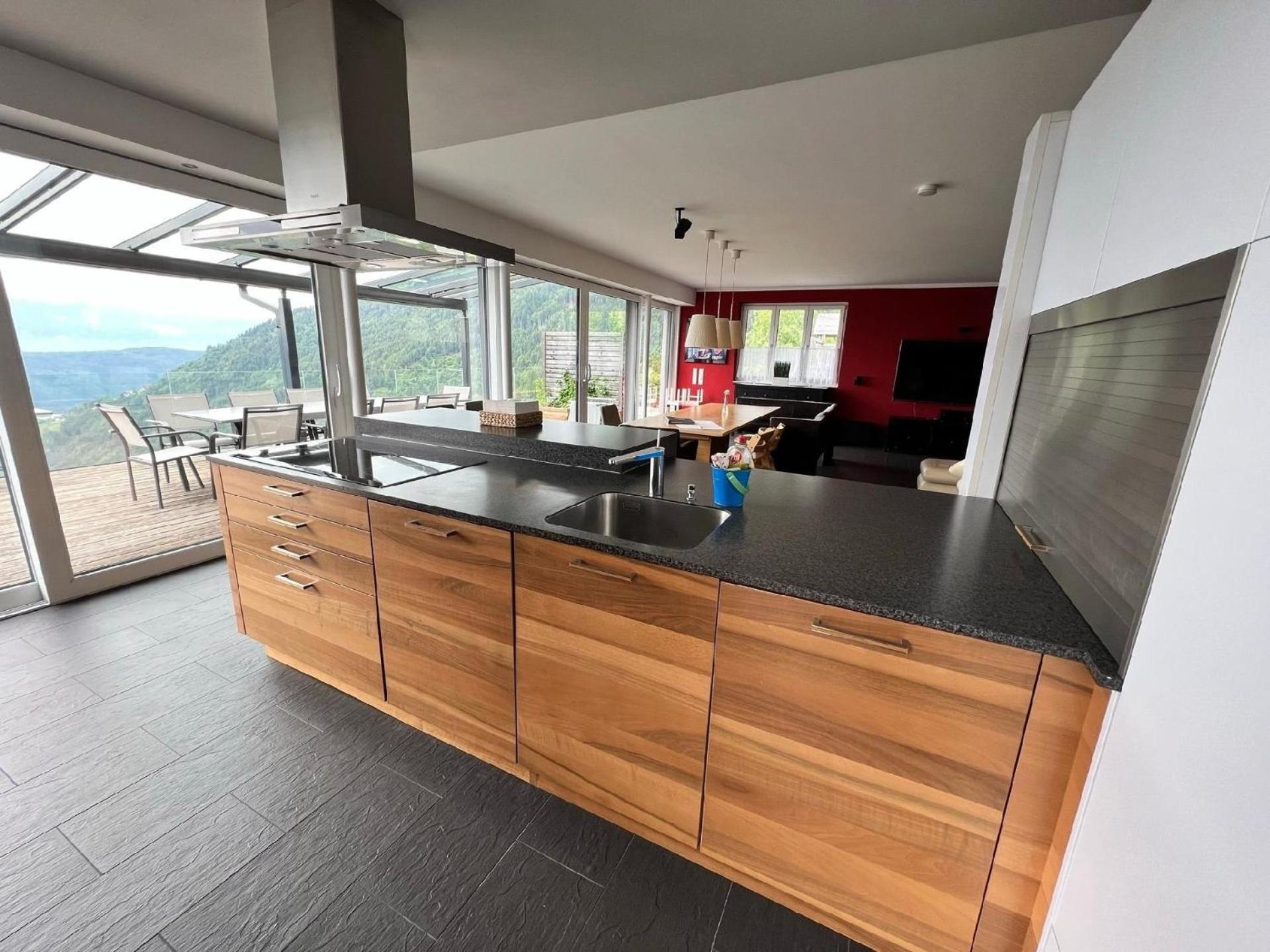 Appartement Mit Herrlichem Berg Und Seeblick