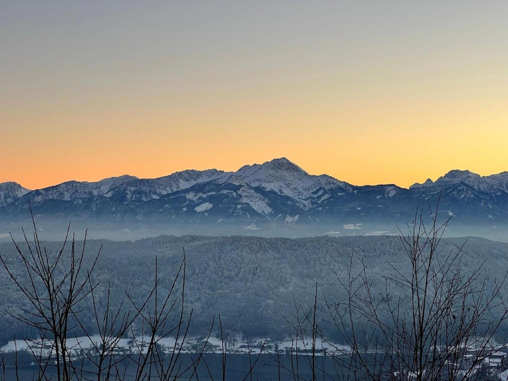Appartement Mit Herrlichem Berg Und Seeblick