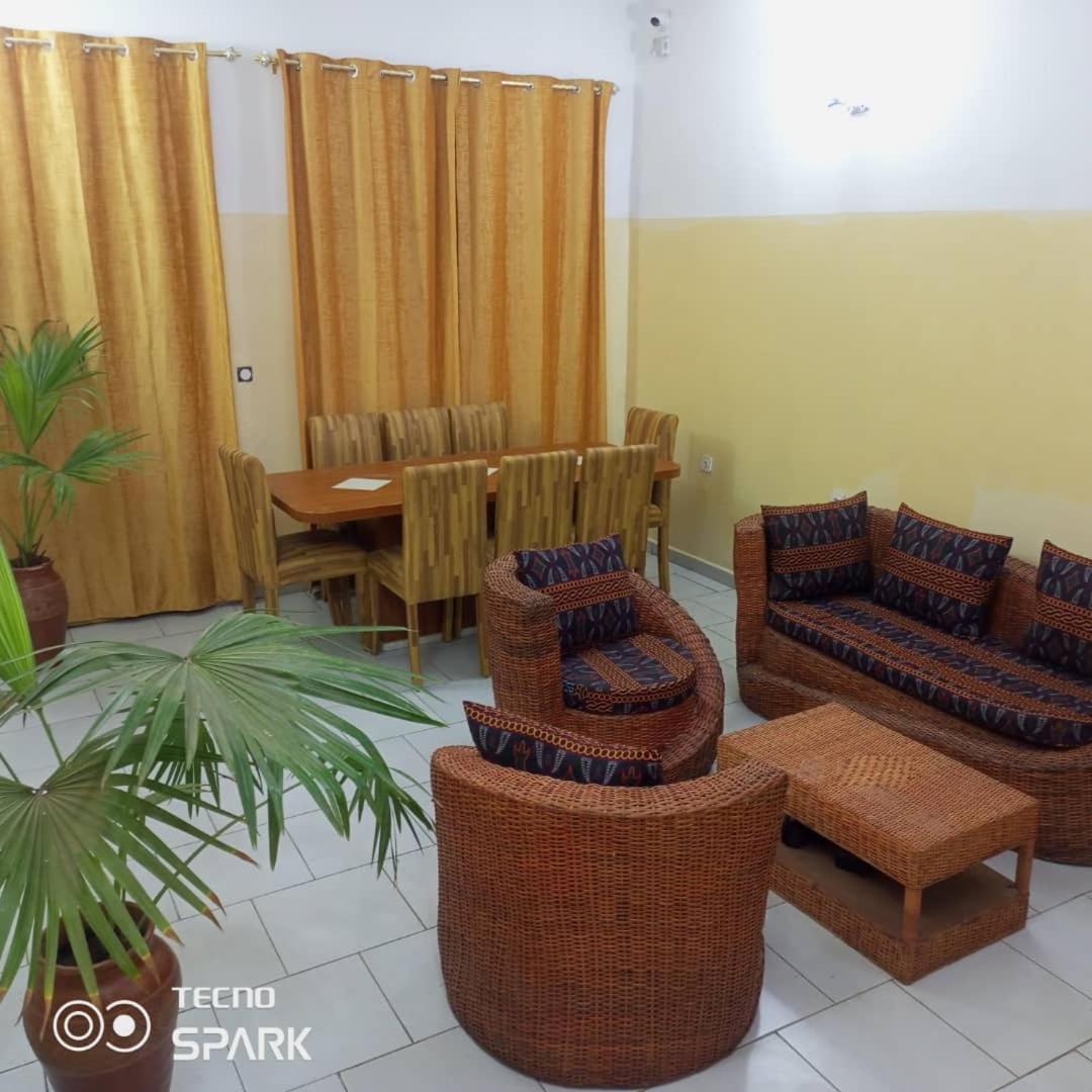 AFRIEUROTEXT Kamerun-High Standing-Appartements-Wifi-Security-Restaurant-modern Kitchen