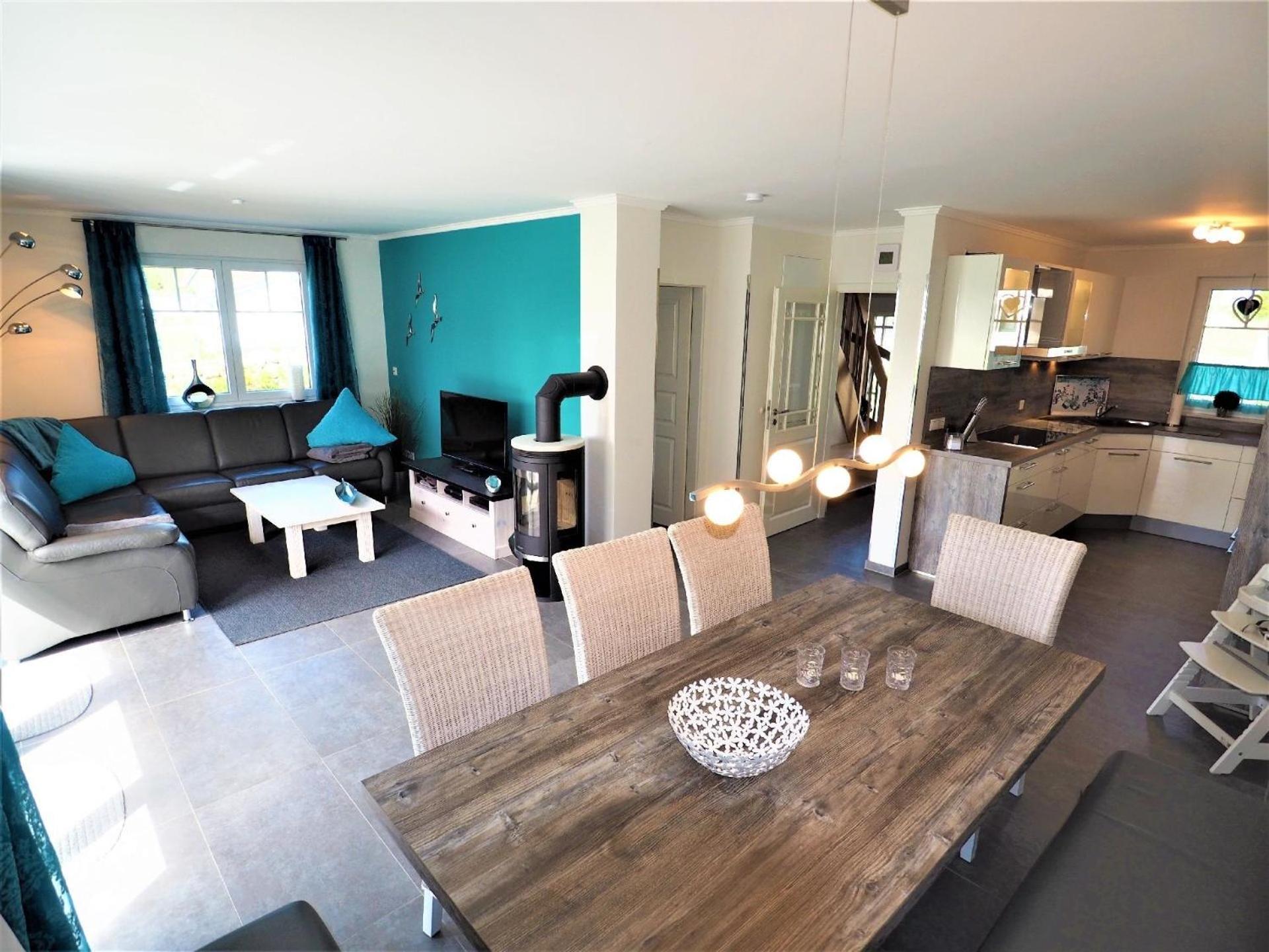 Traumhaft schöne und exklusive Doppelhaushälfte unter Reet, mit Garten, Kaminofen und Sauna an der Ostseeküste