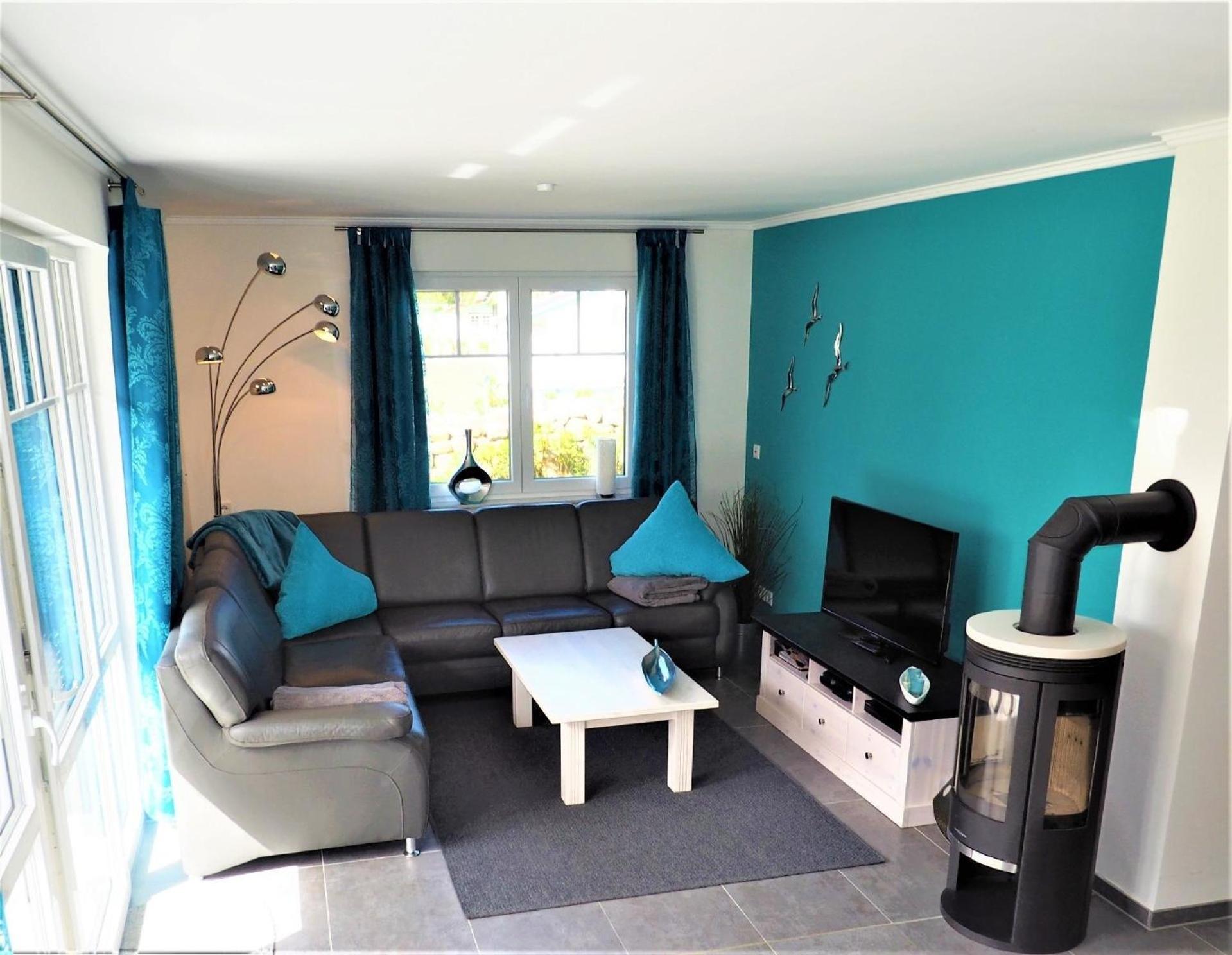 Traumhaft schöne und exklusive Doppelhaushälfte unter Reet, mit Garten, Kaminofen und Sauna an der Ostseeküste