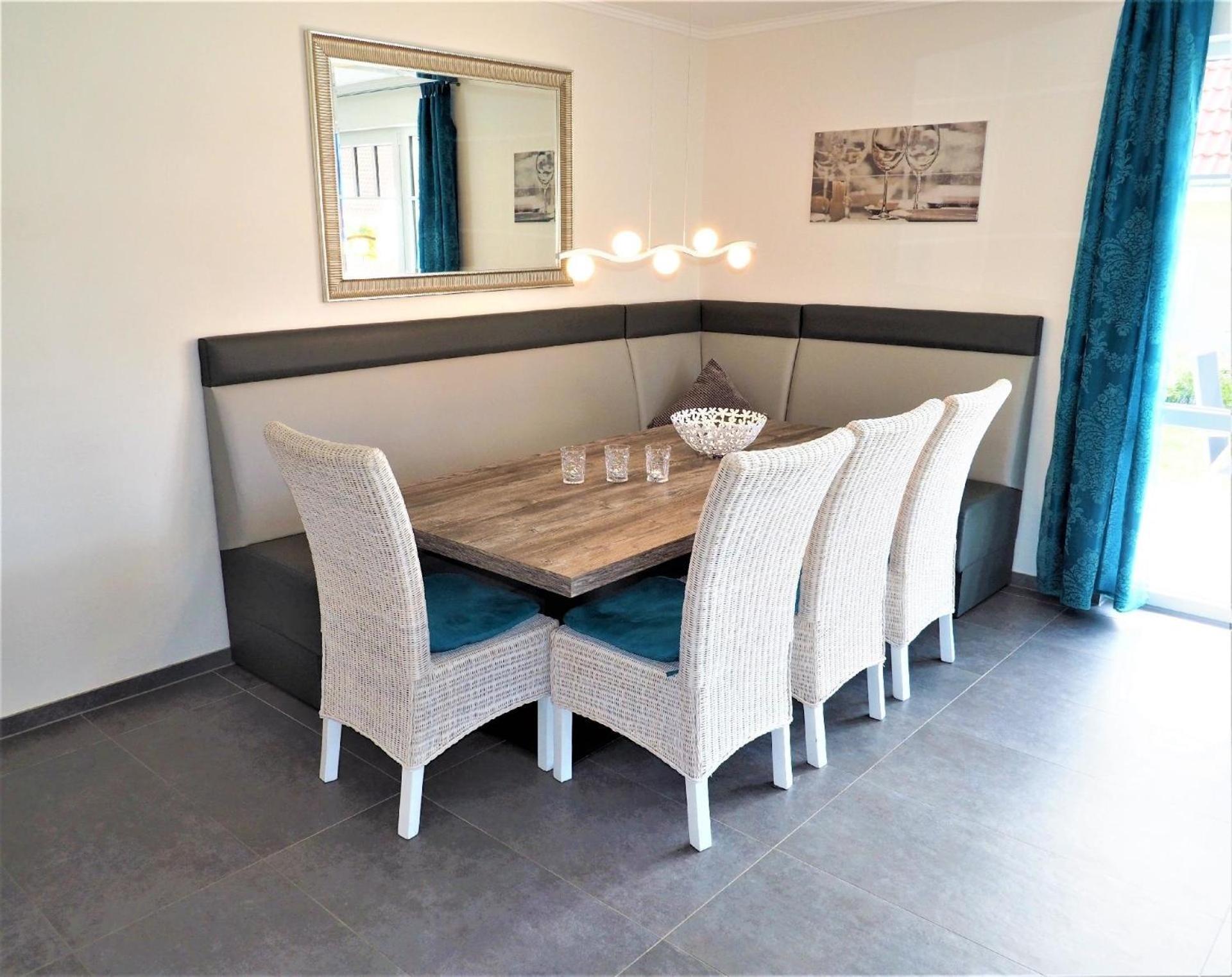 Traumhaft schöne und exklusive Doppelhaushälfte unter Reet, mit Garten, Kaminofen und Sauna an der Ostseeküste