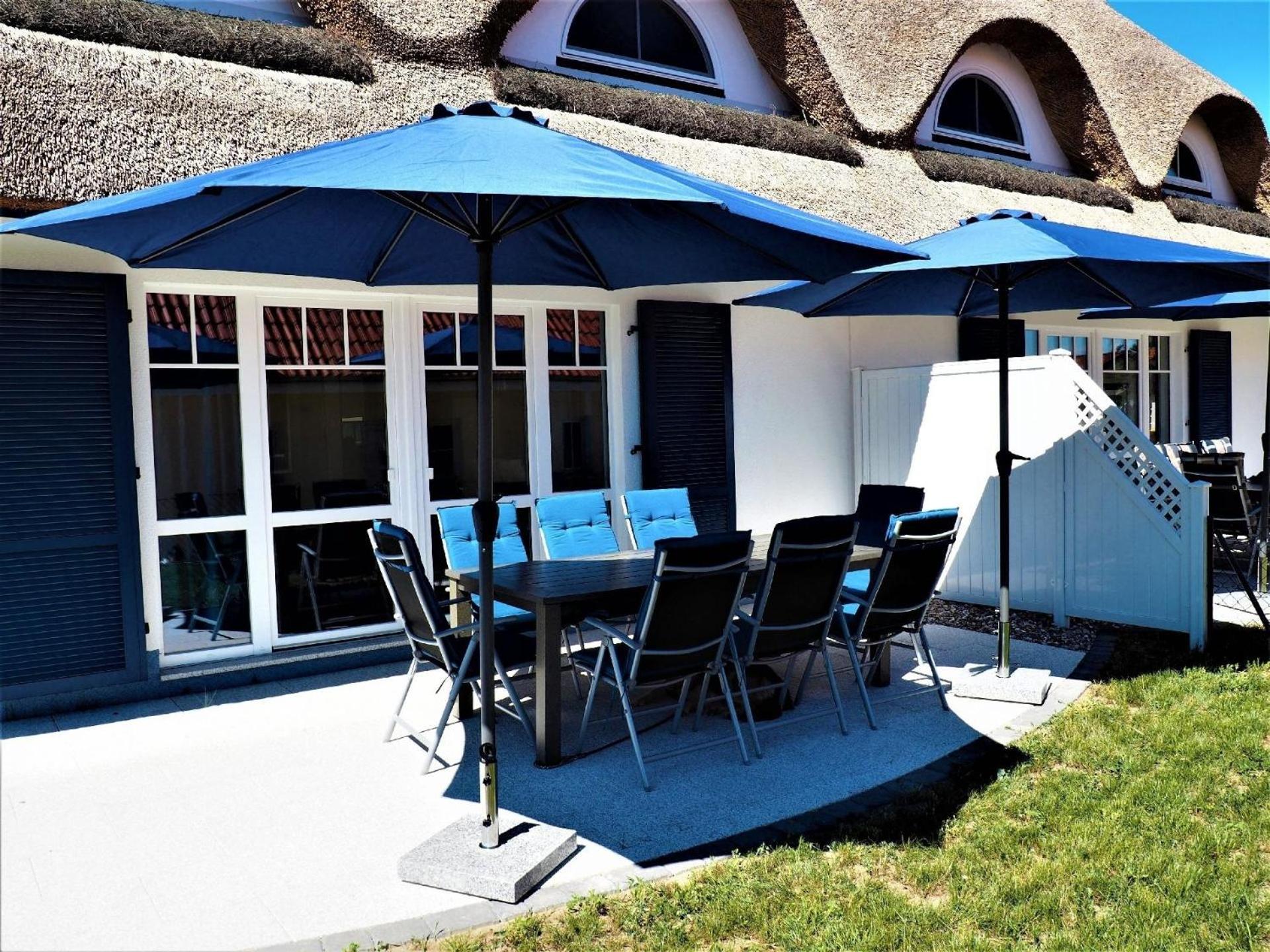 Traumhaft schöne und exklusive Doppelhaushälfte unter Reet, mit Garten, Kaminofen und Sauna an der Ostseeküste
