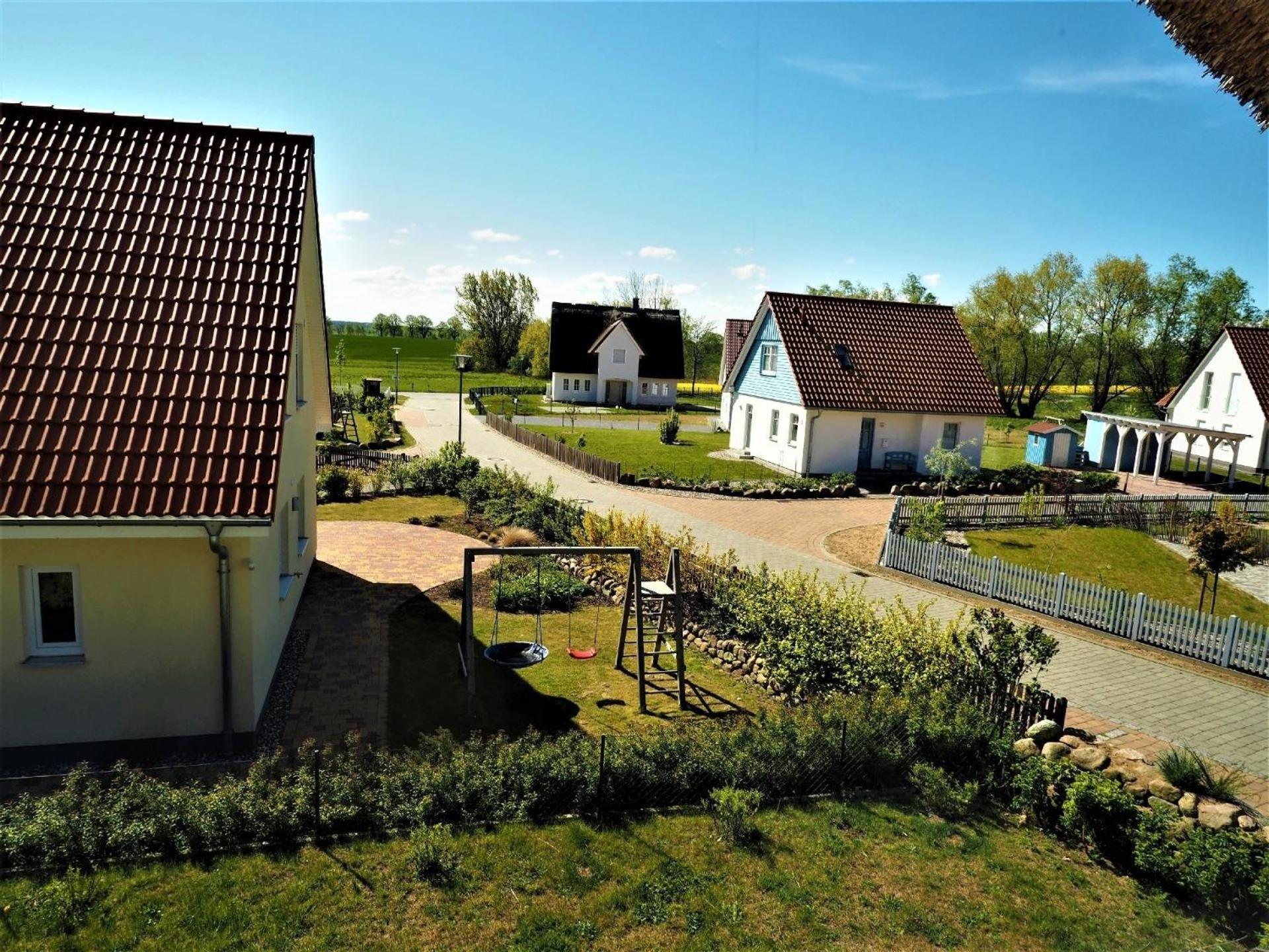 Traumhaft schöne und exklusive Doppelhaushälfte unter Reet, mit Garten, Kaminofen und Sauna an der Ostseeküste