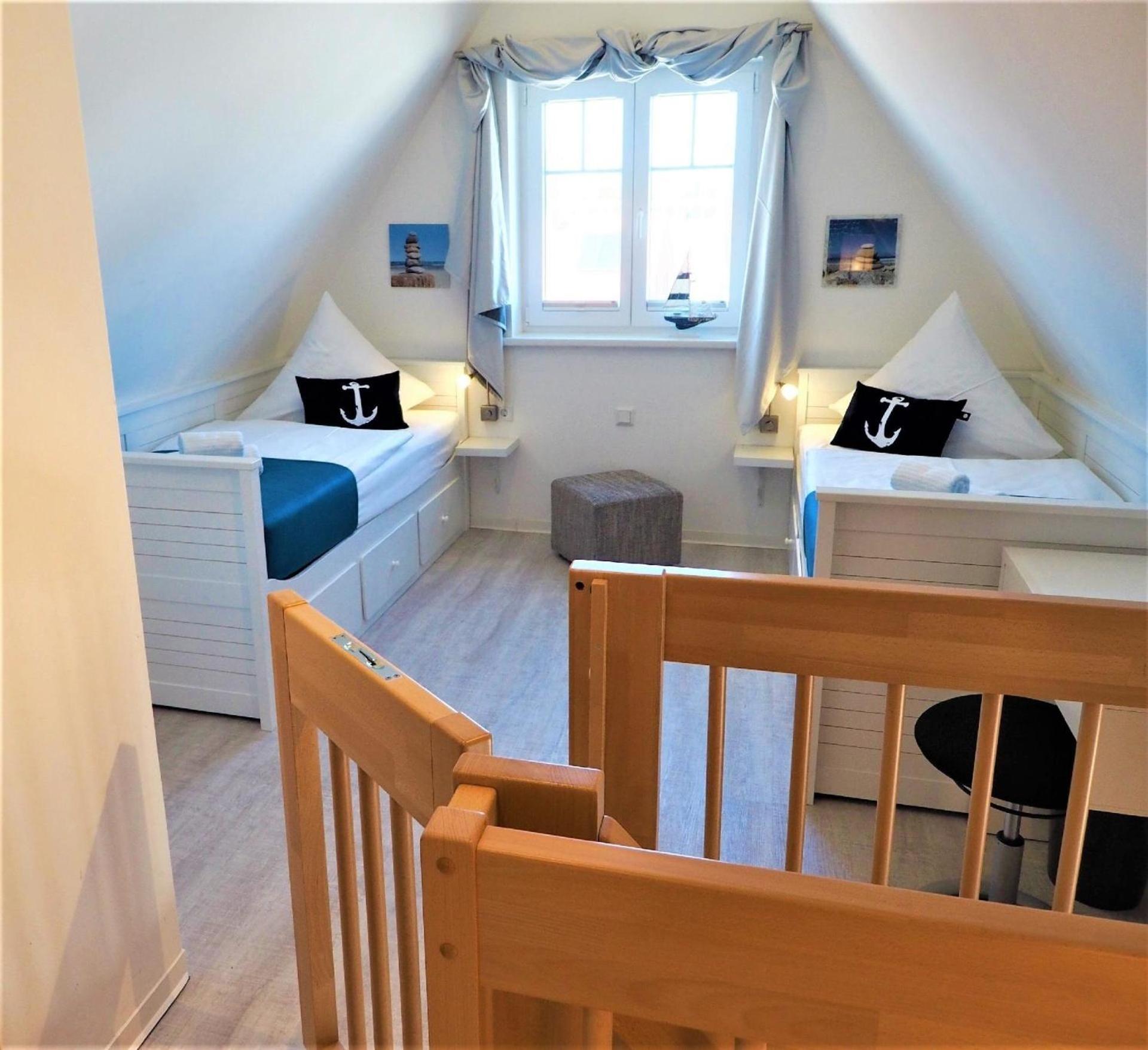 Traumhaft schöne und exklusive Doppelhaushälfte unter Reet, mit Garten, Kaminofen und Sauna an der Ostseeküste