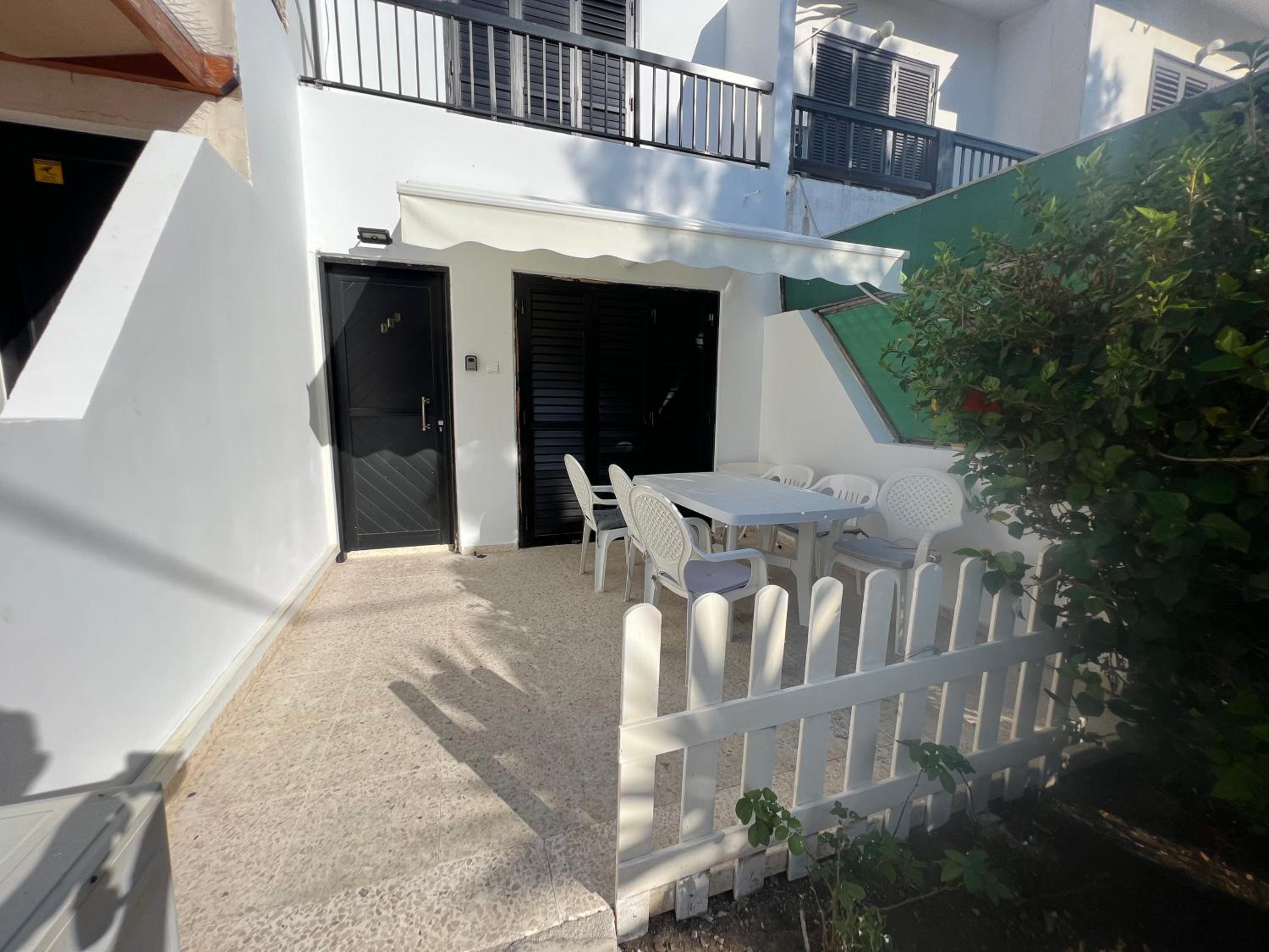 Natalia's Townhouse, Margarita Gardens 003