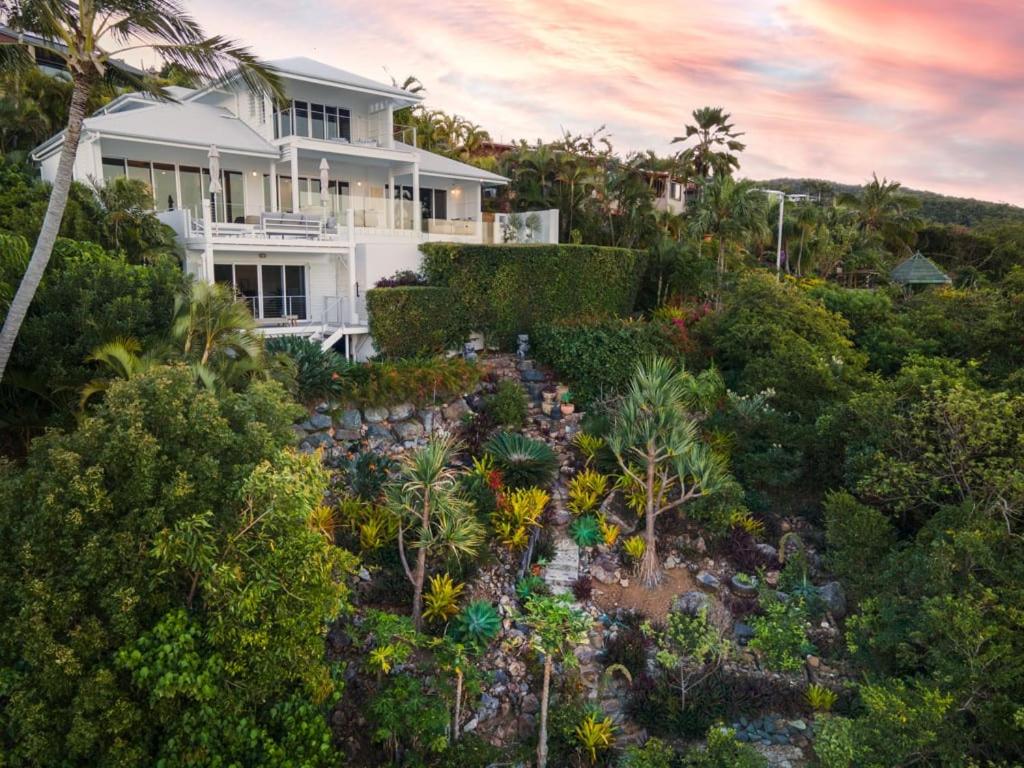 Vue de Bleu' Luxury Whitsunday Ocean View Retreat