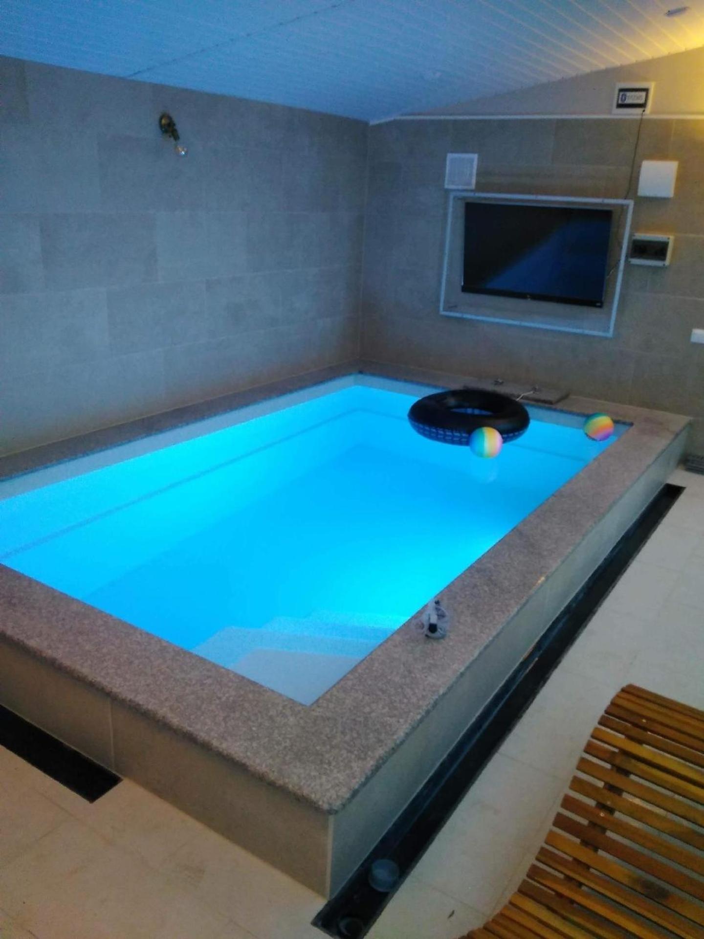 Manora Sucuraj Pool Gästehaus view 5