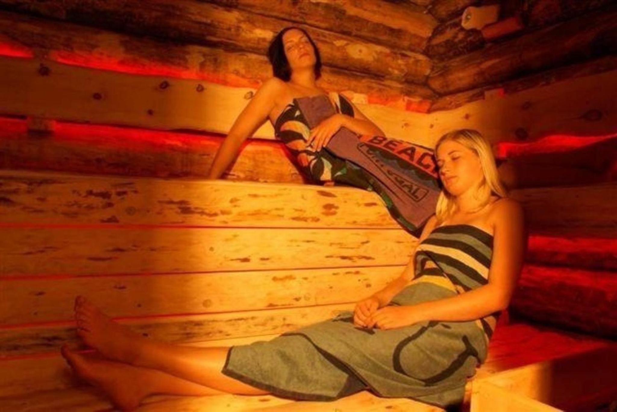 Exklusives Chalet am Waldesrand mit Traumaussicht, eigener Sauna, Kamin und Wintergarten