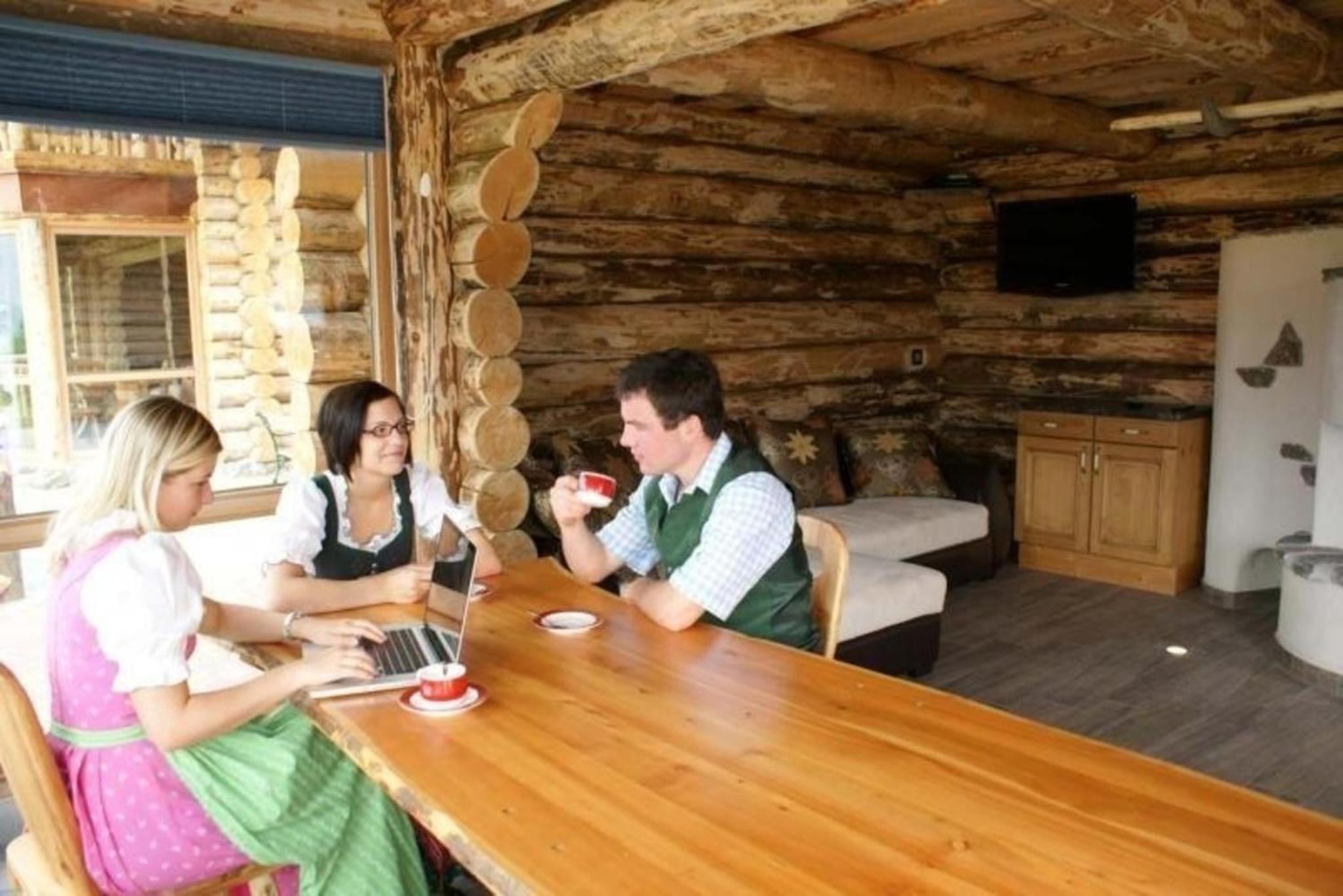 Exklusives Chalet am Waldesrand mit Traumaussicht, eigener Sauna, Kamin und Wintergarten