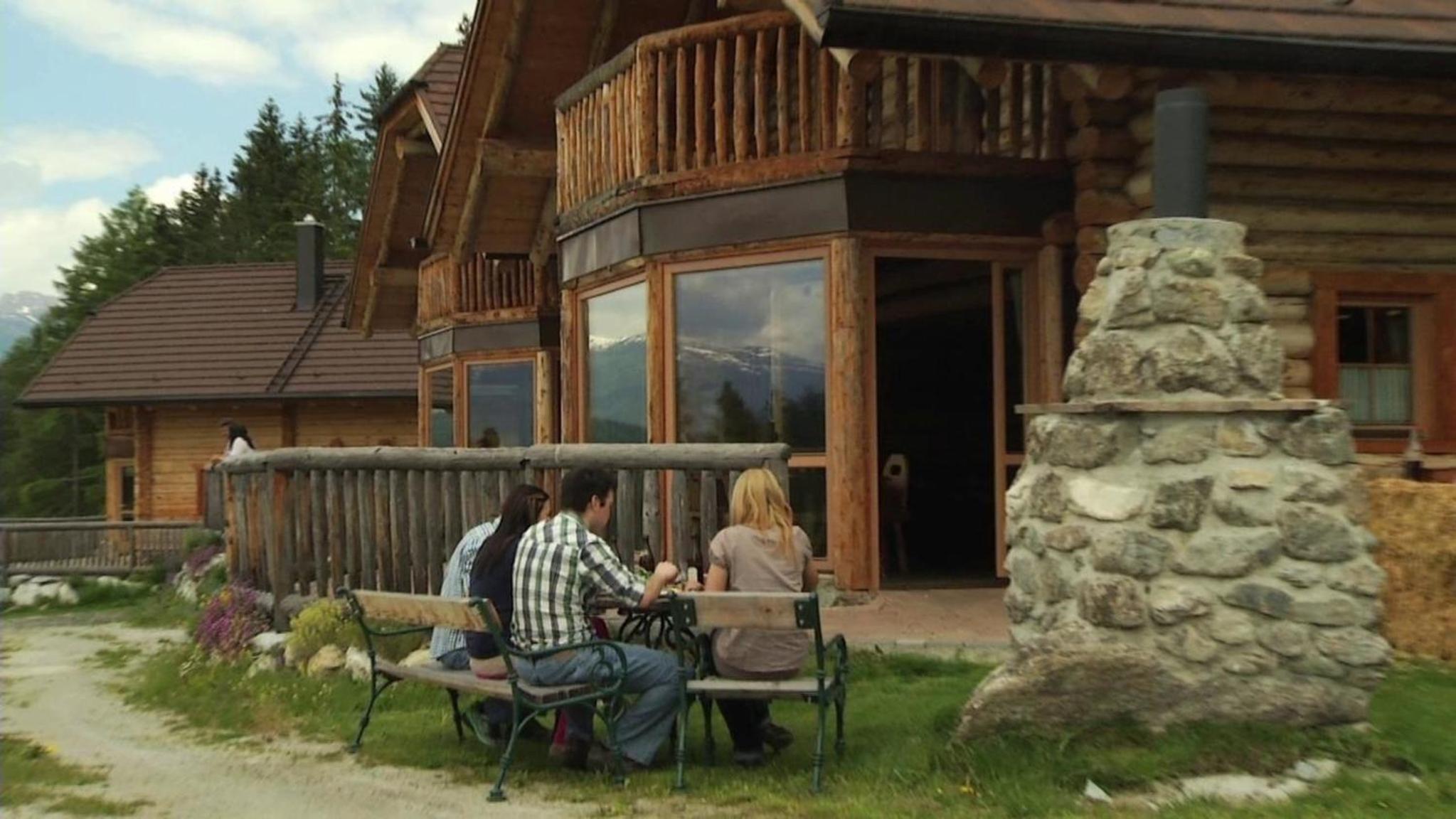 Exklusives Chalet am Waldesrand mit Traumaussicht, eigener Sauna, Kamin und Wintergarten
