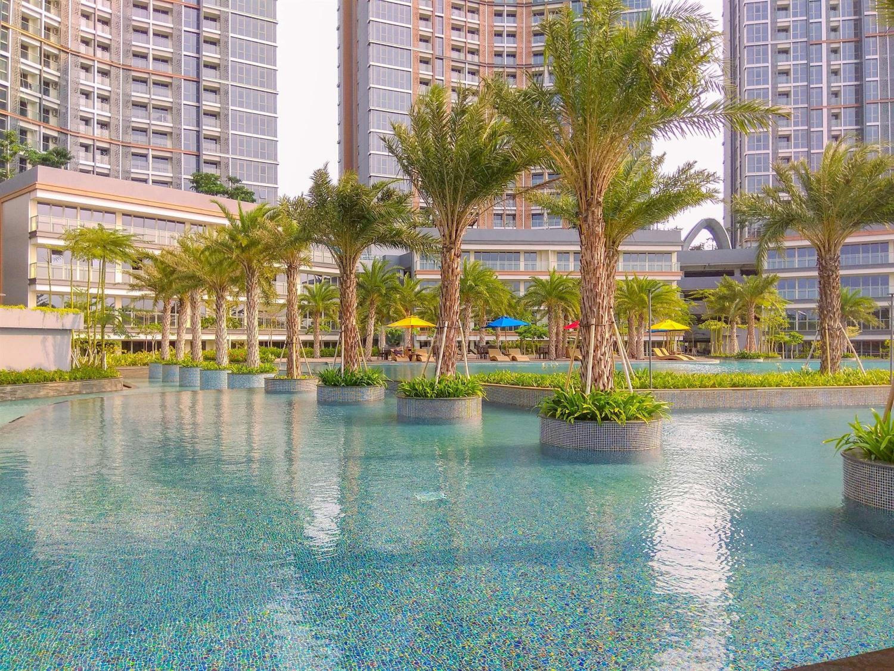 Modern Look and Nice 2BR Gold Coast Apartment near PIK By Travelio view 4