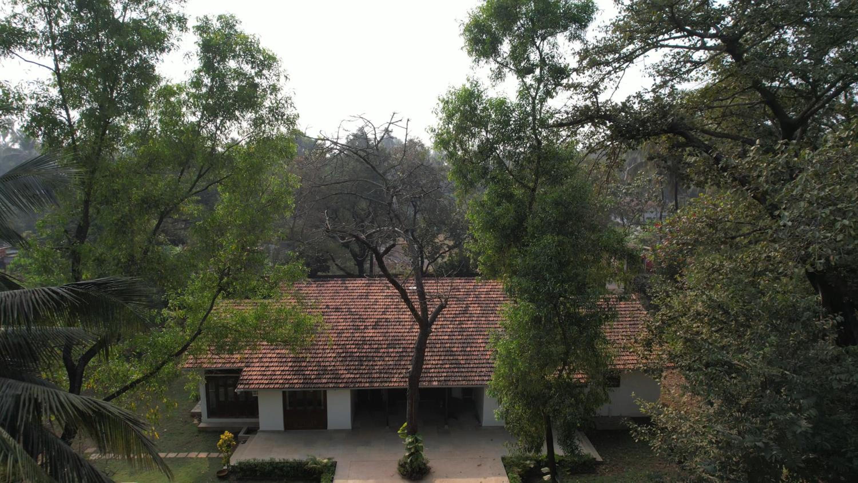 Banyan House - luxurious 4 bedroom villa on one acre, near the beach view 2