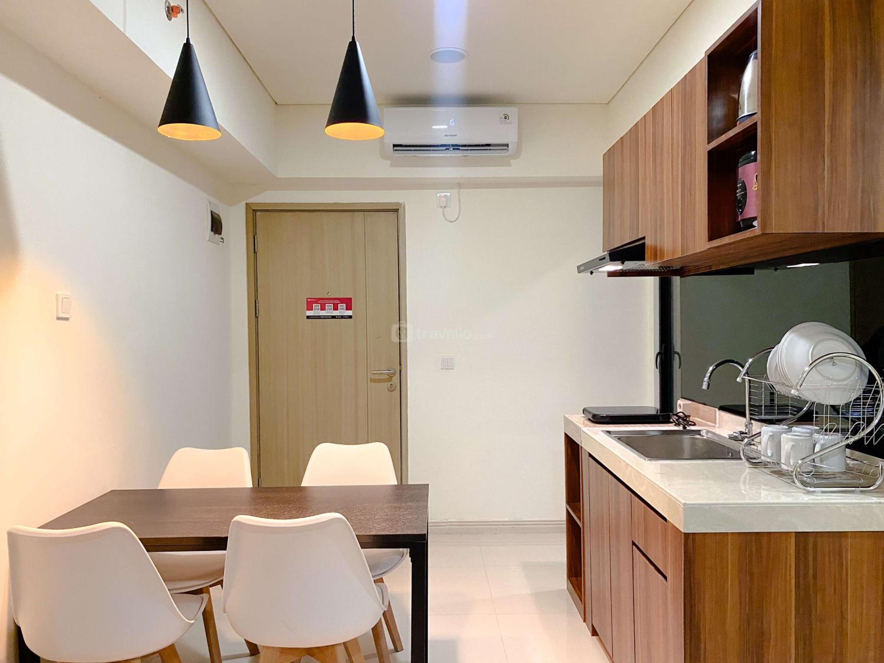 Spacious and Homey Apartment 2BR at Meikarta By Travelio view 5