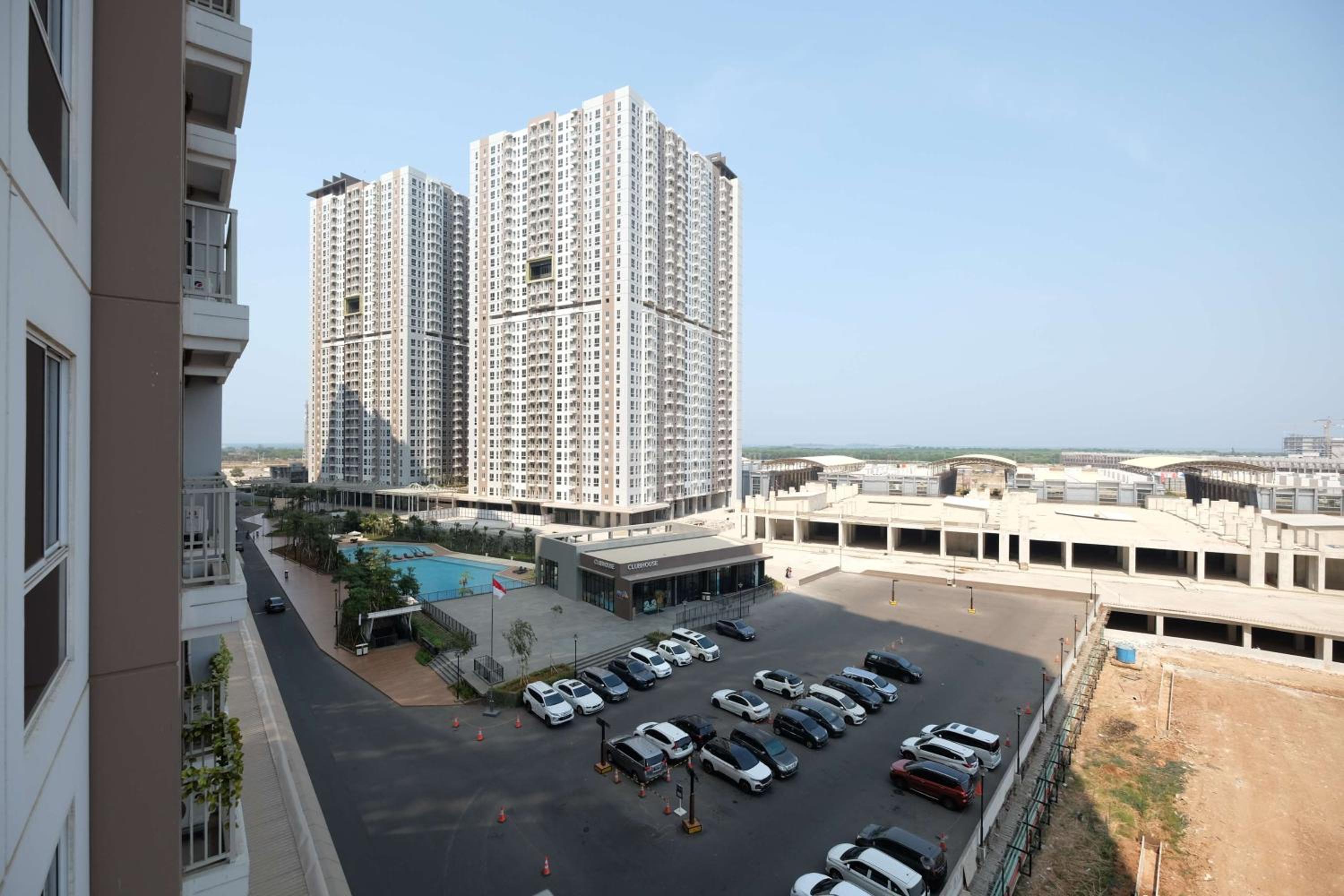 Simply and Nice Studio at Tokyo Riverside PIK 2 Apartment By Travelio