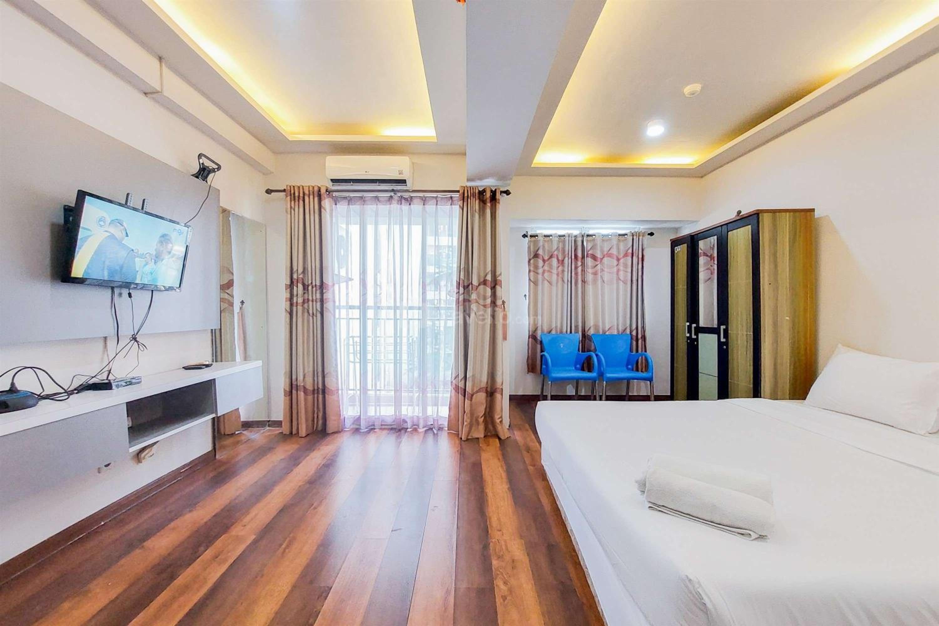 Comfy and Warm Studio Serpong Greenview Apartment By Travelio view 4